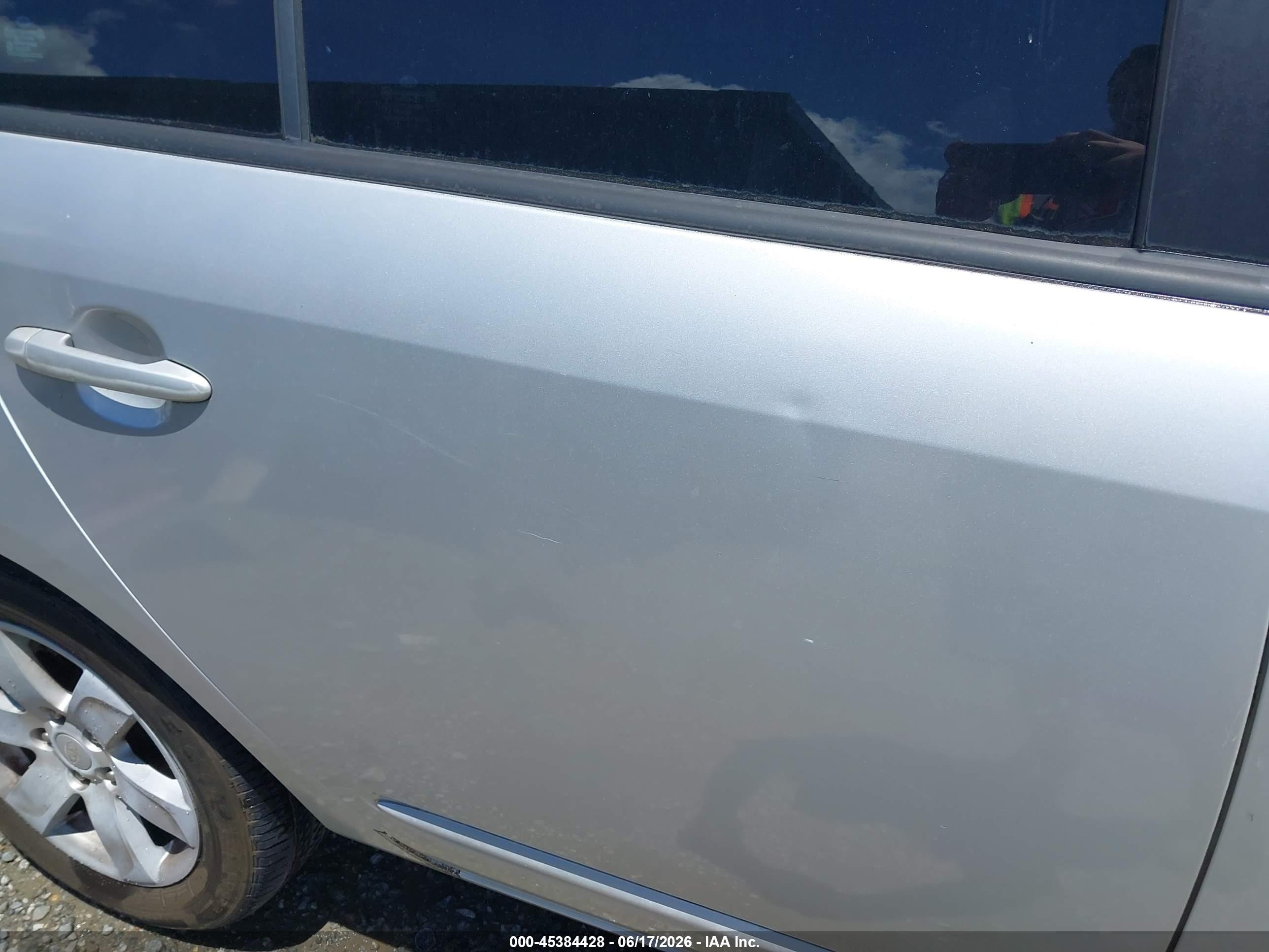 2007 Kia Rondo Lx Silver vin: KNAFG525077049869