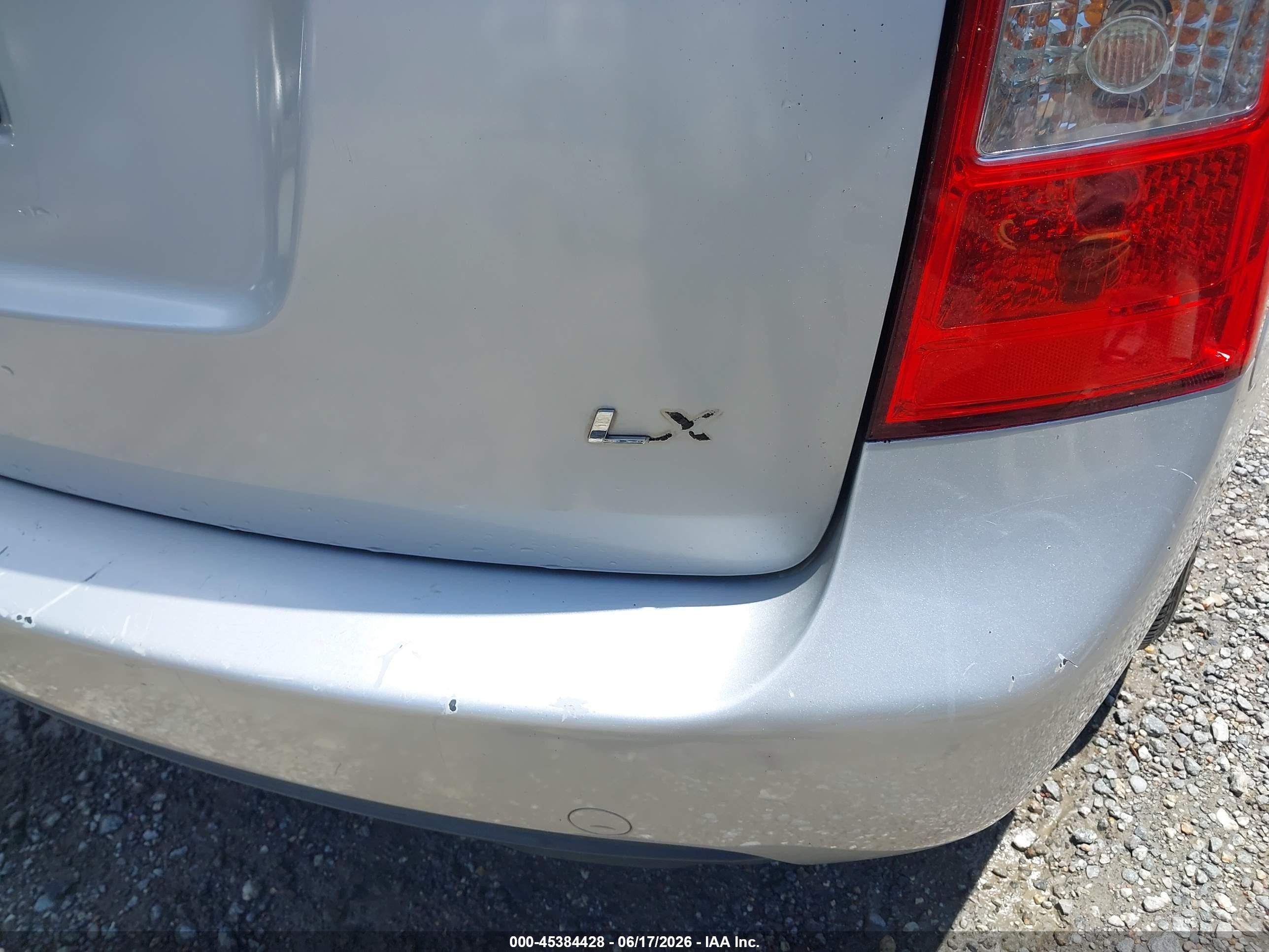 2007 Kia Rondo Lx Silver vin: KNAFG525077049869
