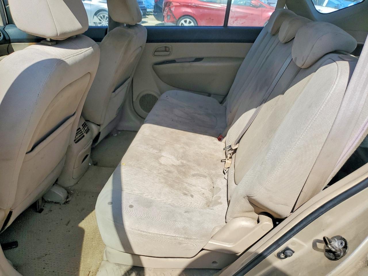2007 Kia Rondo Lx Gold vin: KNAFG525277071131