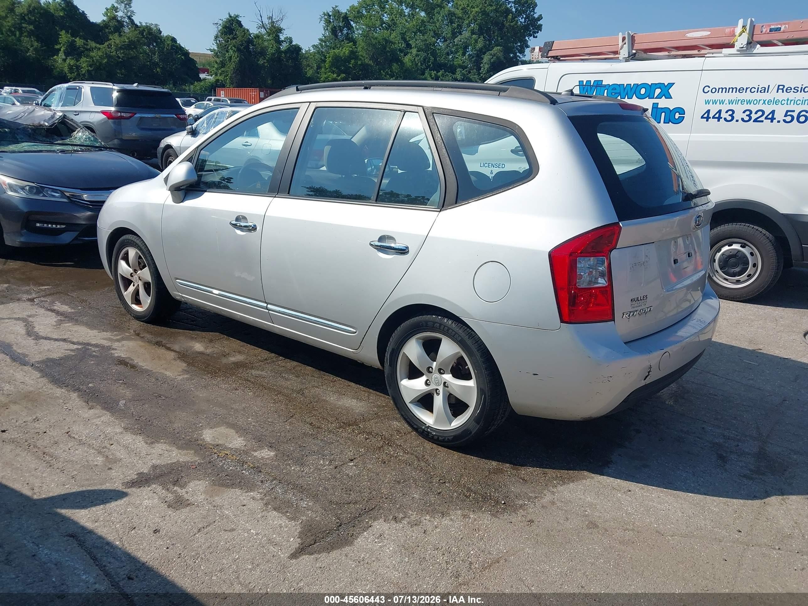 2008 Kia Rondo Ex Silver vin: KNAFG525387199444
