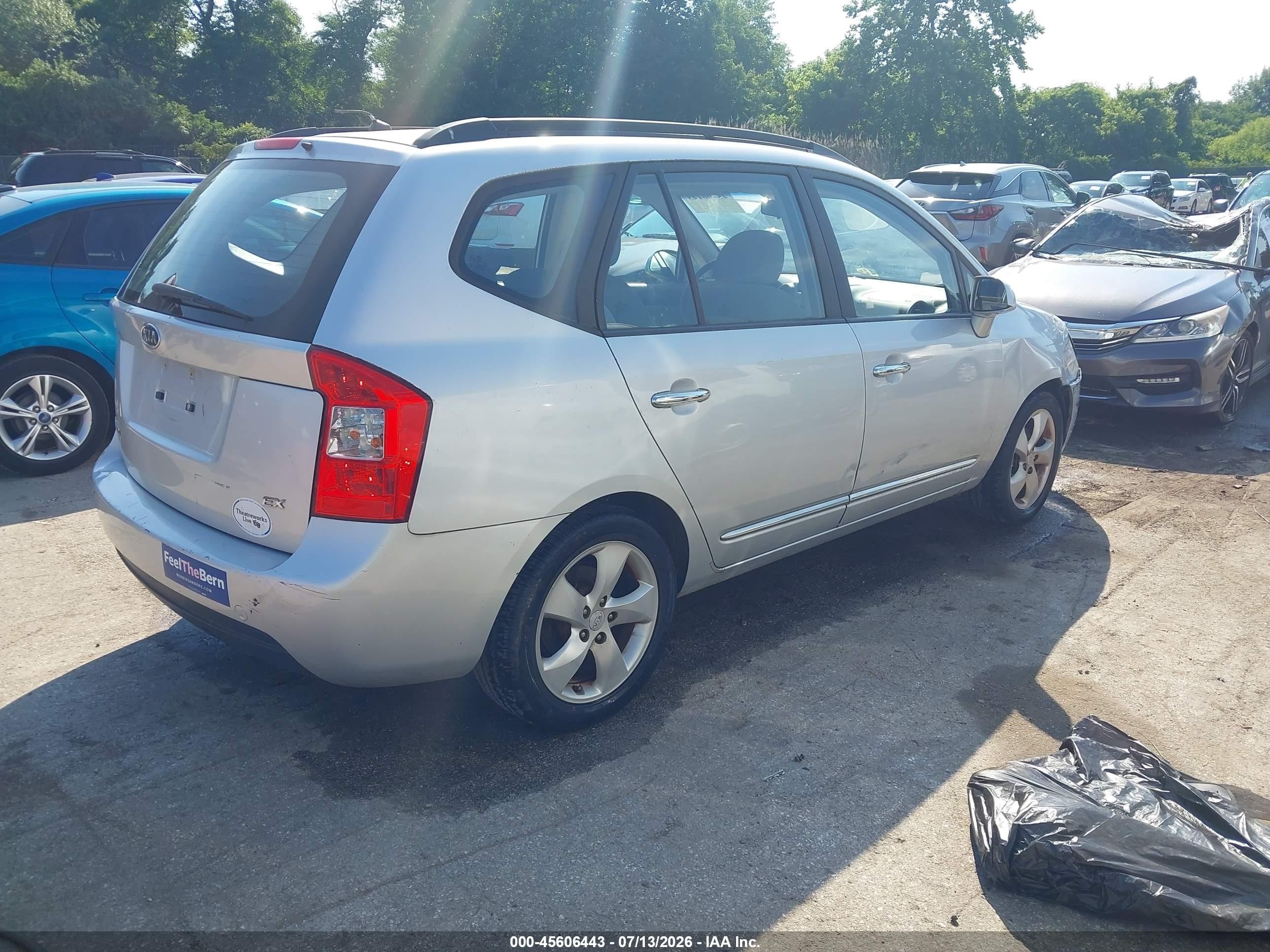 2008 Kia Rondo Ex Silver vin: KNAFG525387199444