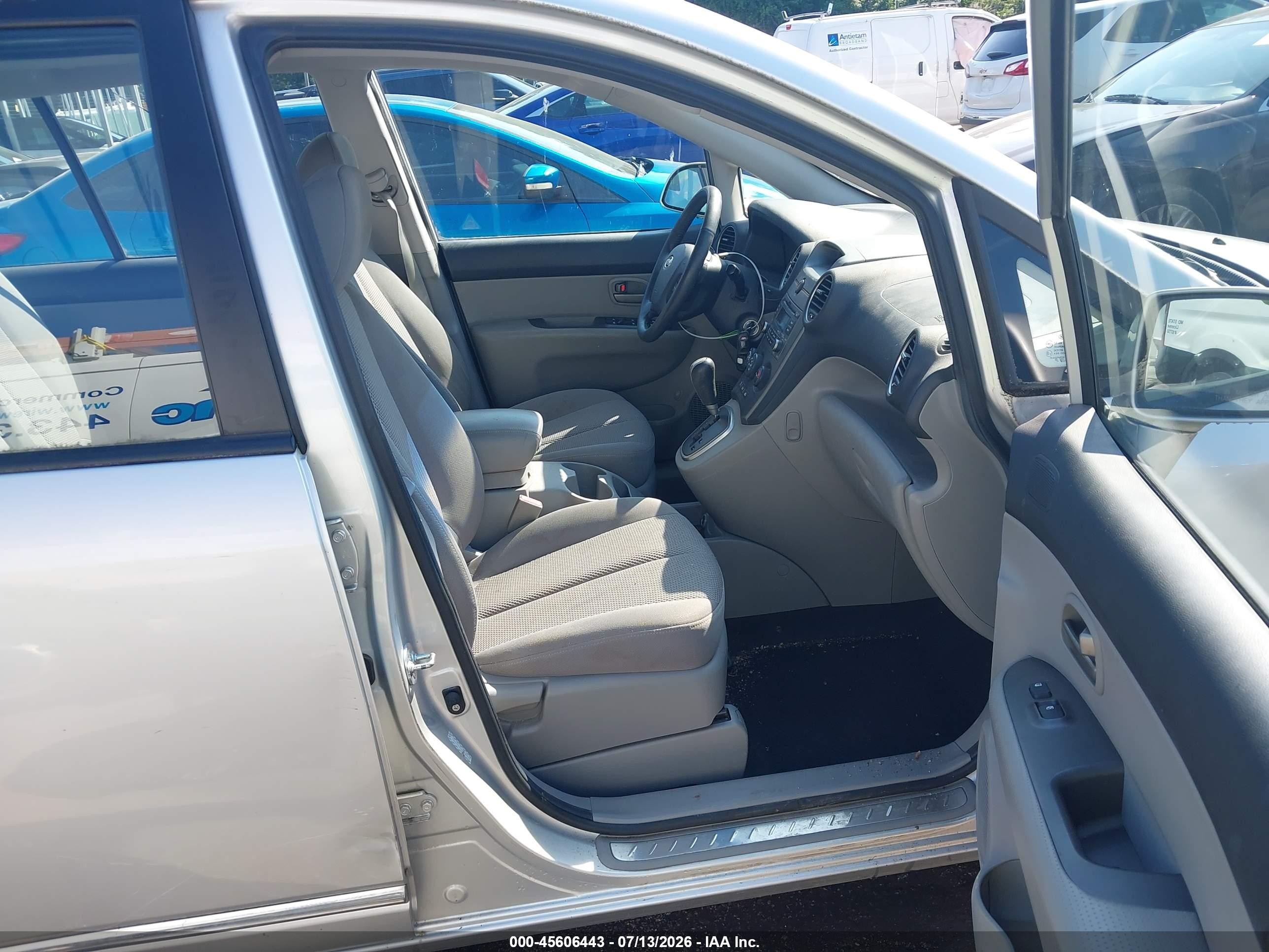 2008 Kia Rondo Ex Silver vin: KNAFG525387199444