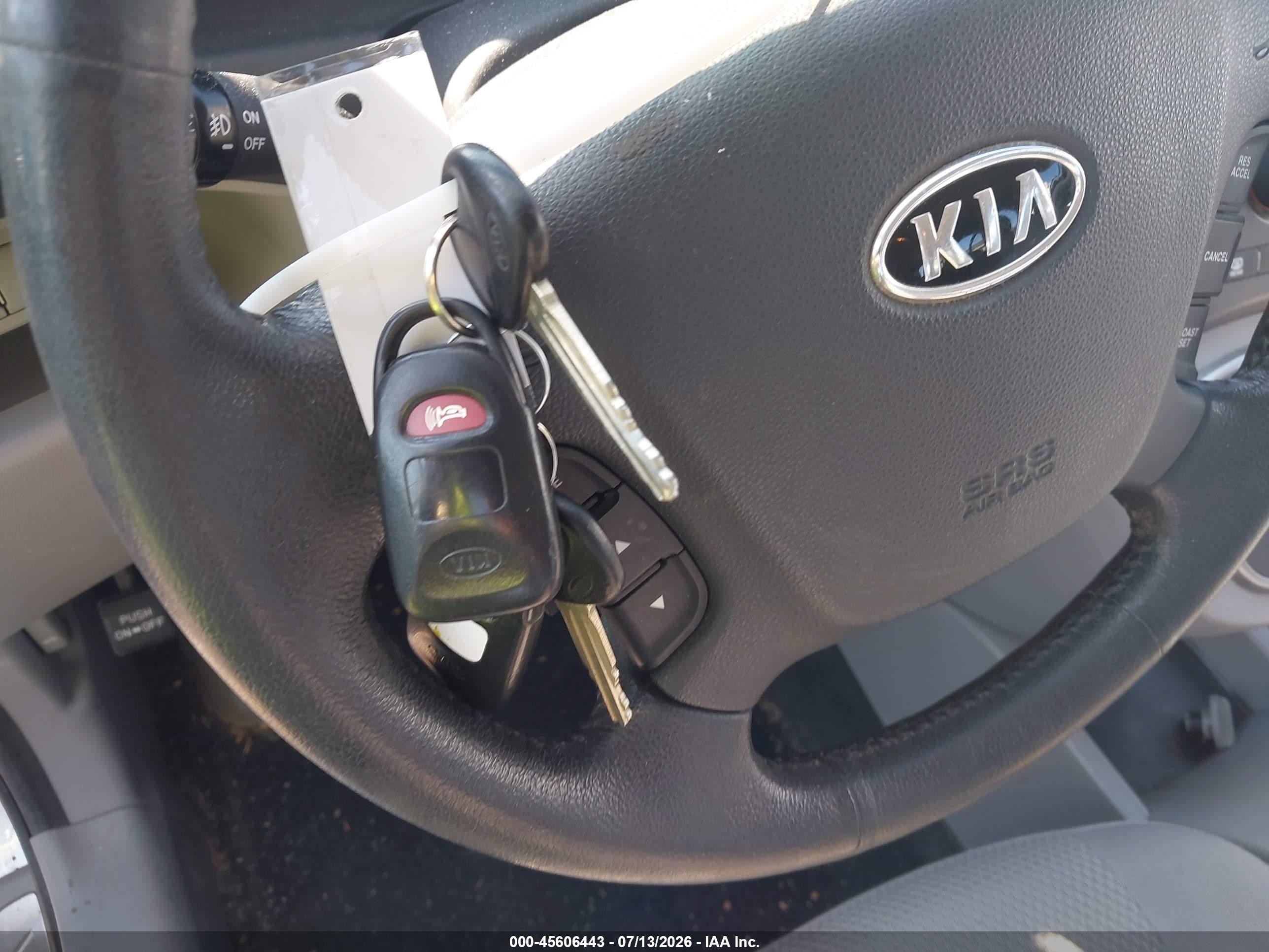 2008 Kia Rondo Ex Silver vin: KNAFG525387199444