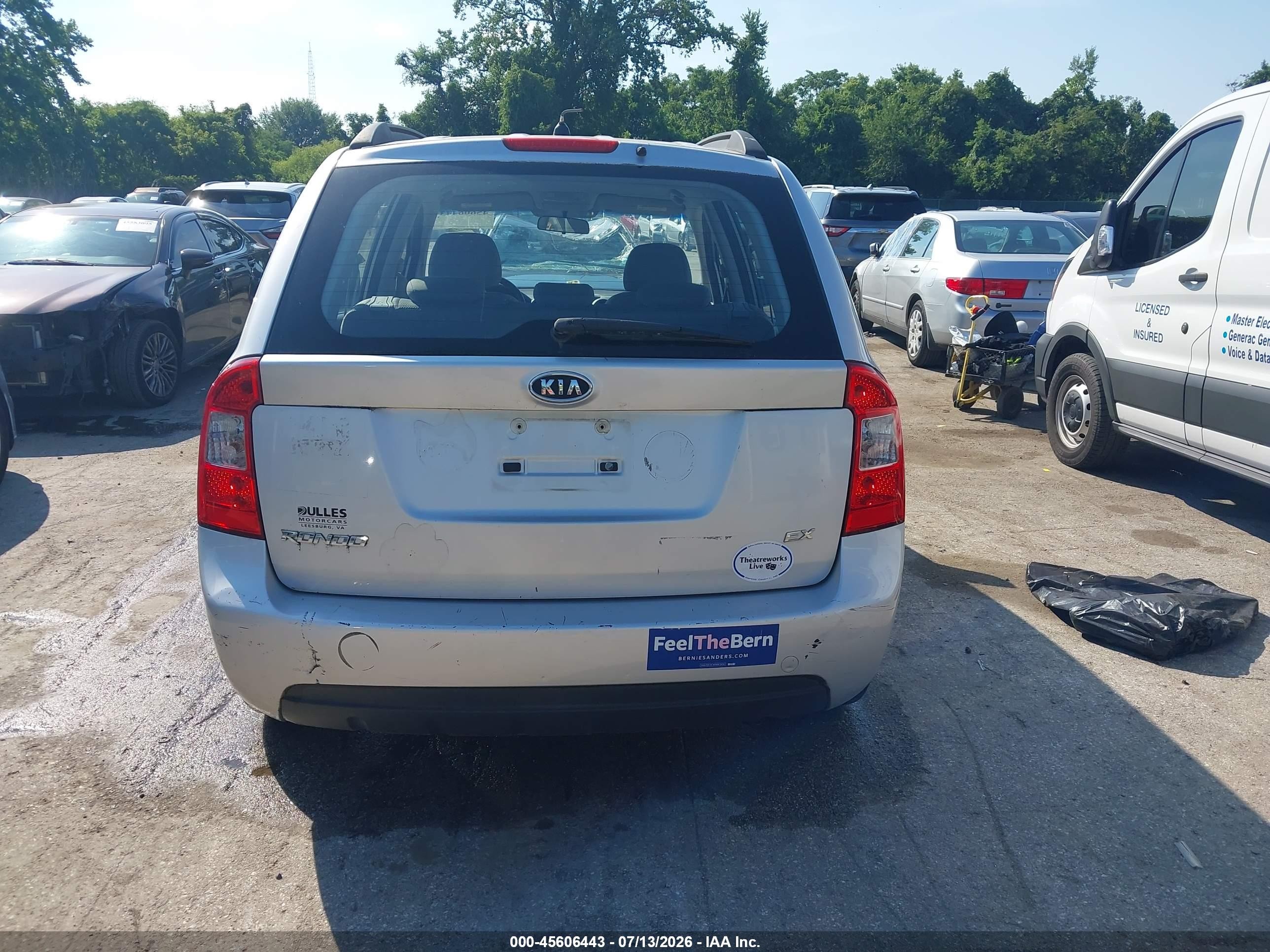 2008 Kia Rondo Ex Silver vin: KNAFG525387199444