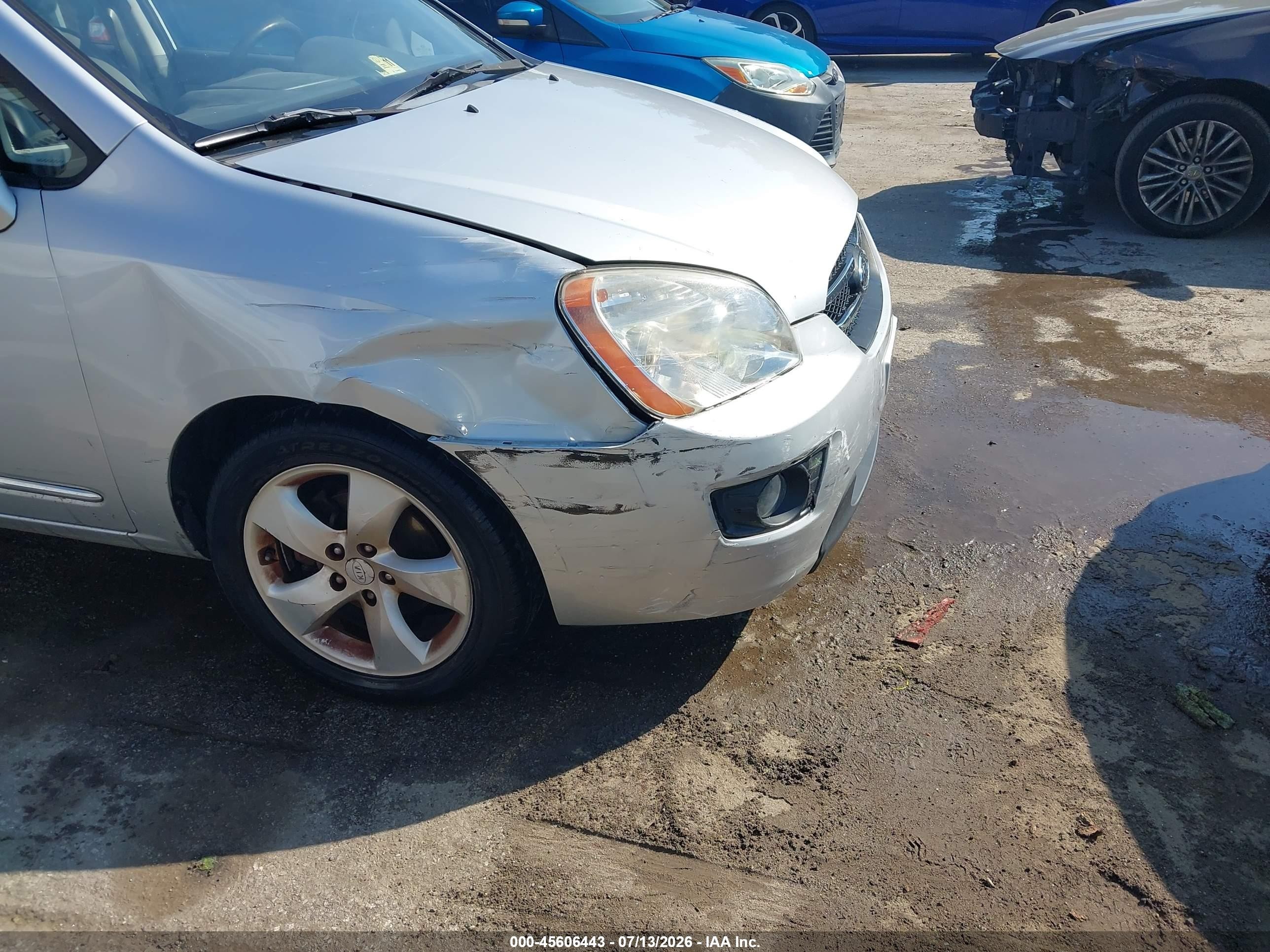 2008 Kia Rondo Ex Silver vin: KNAFG525387199444