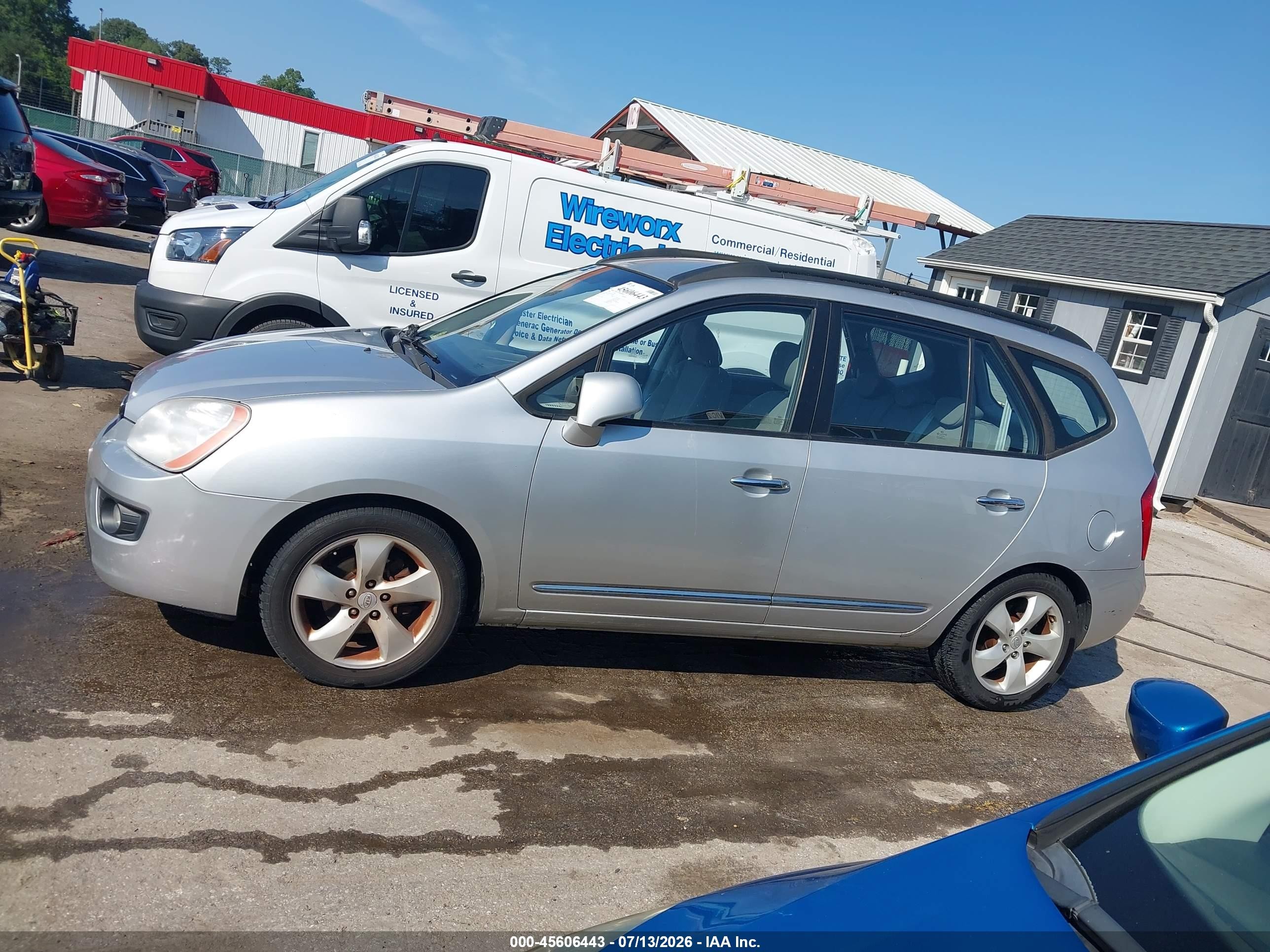 2008 Kia Rondo Ex Silver vin: KNAFG525387199444