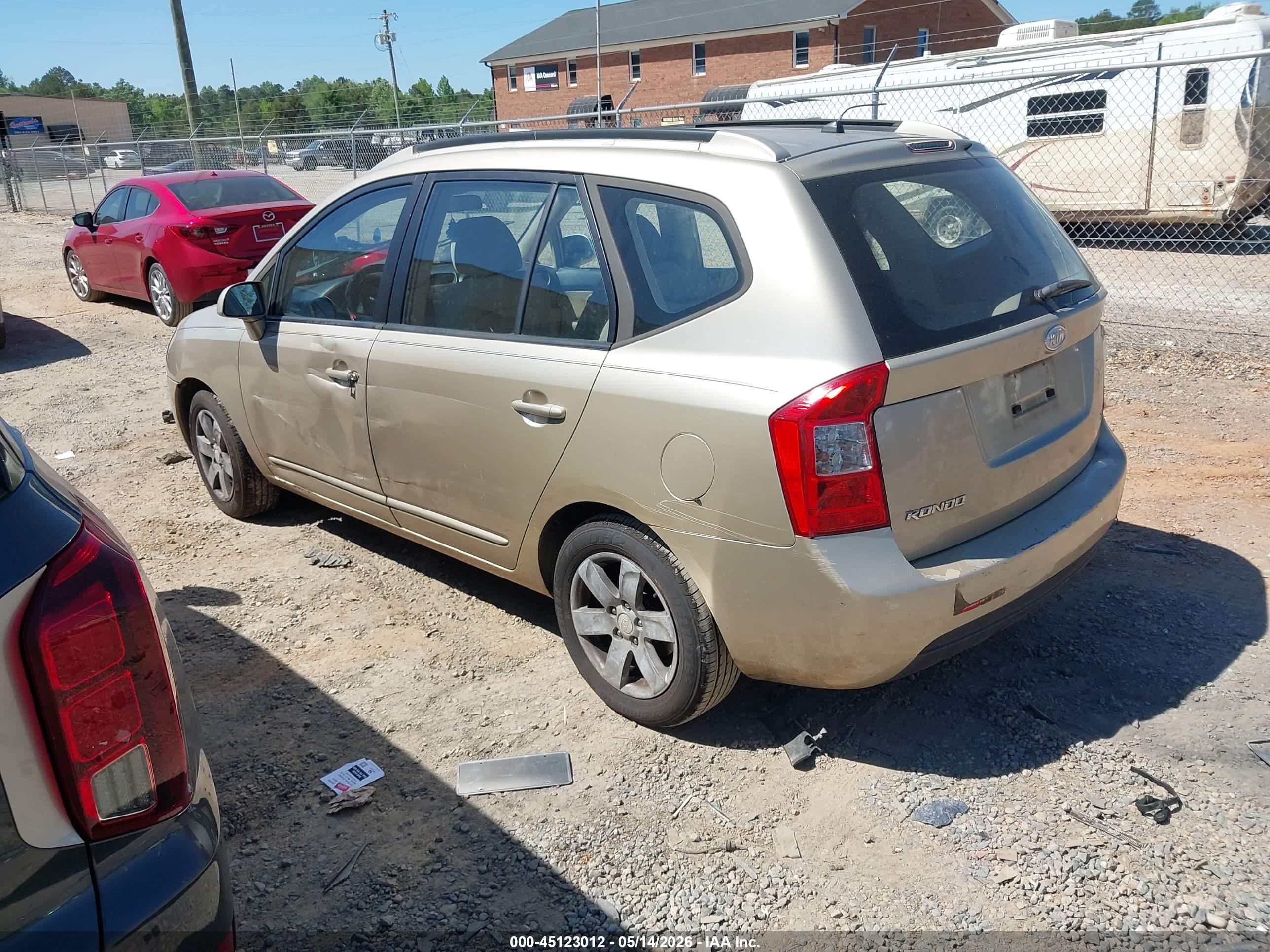 2007 Kia Rondo Lx Gold vin: KNAFG525477050197