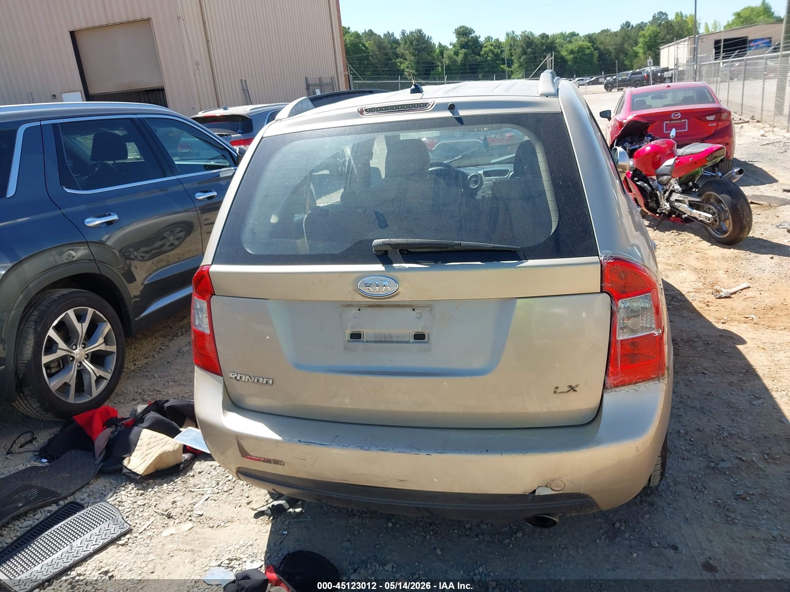 2007 Kia Rondo Lx Gold vin: KNAFG525477050197