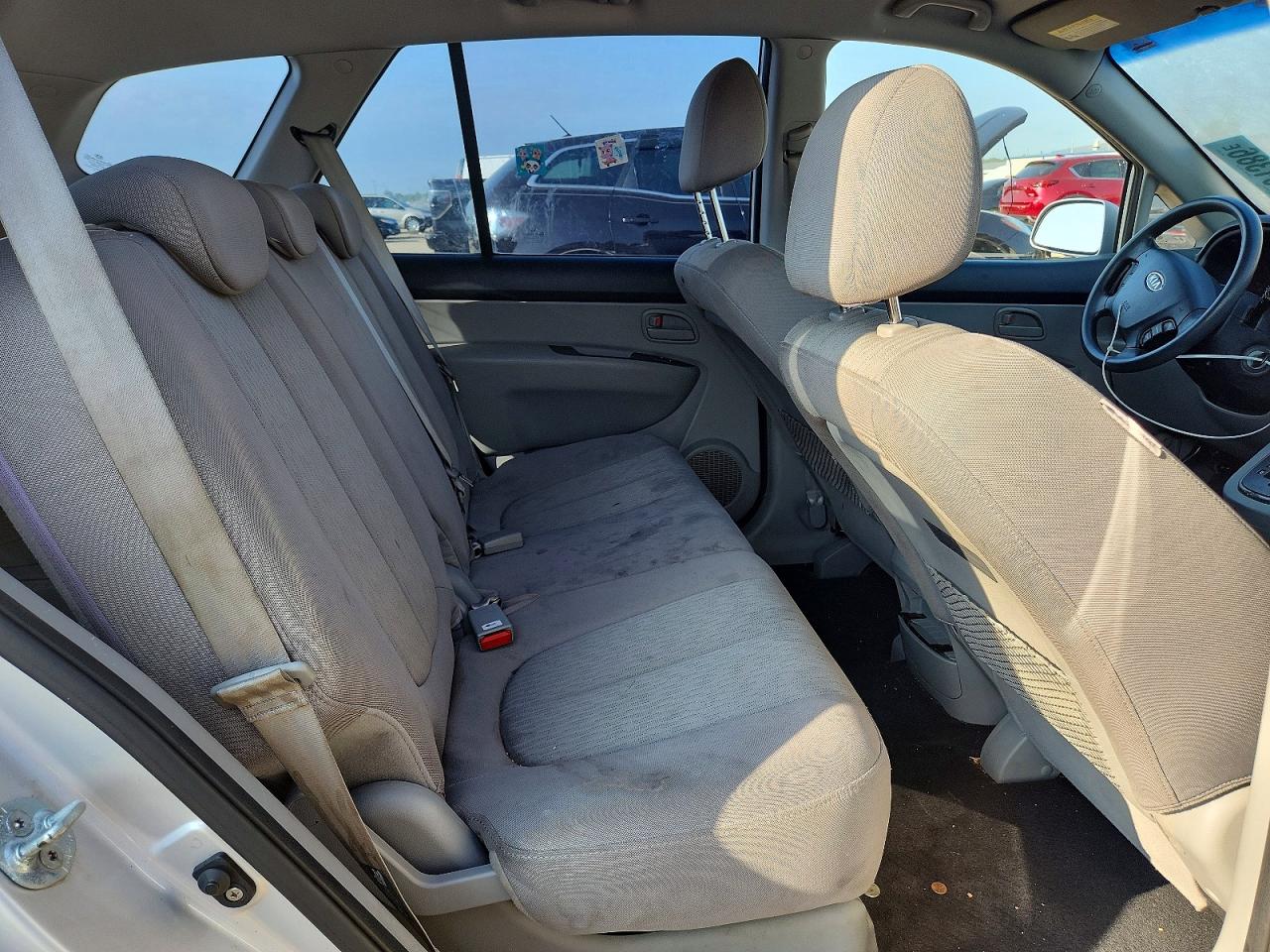2008 Kia Rondo Lx Silver vin: KNAFG525587201016