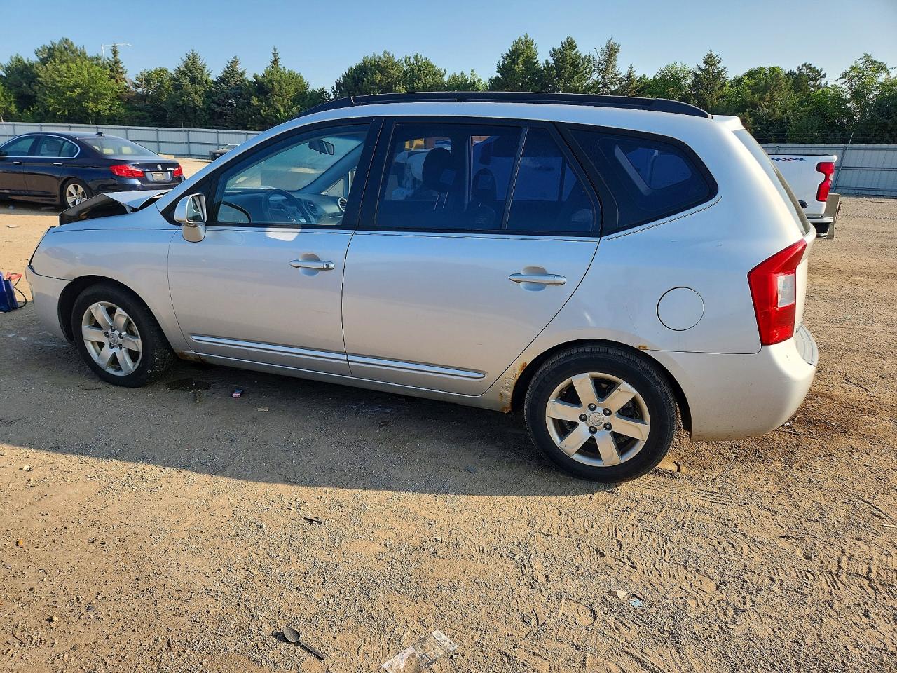 2008 Kia Rondo Lx Silver vin: KNAFG525587201016