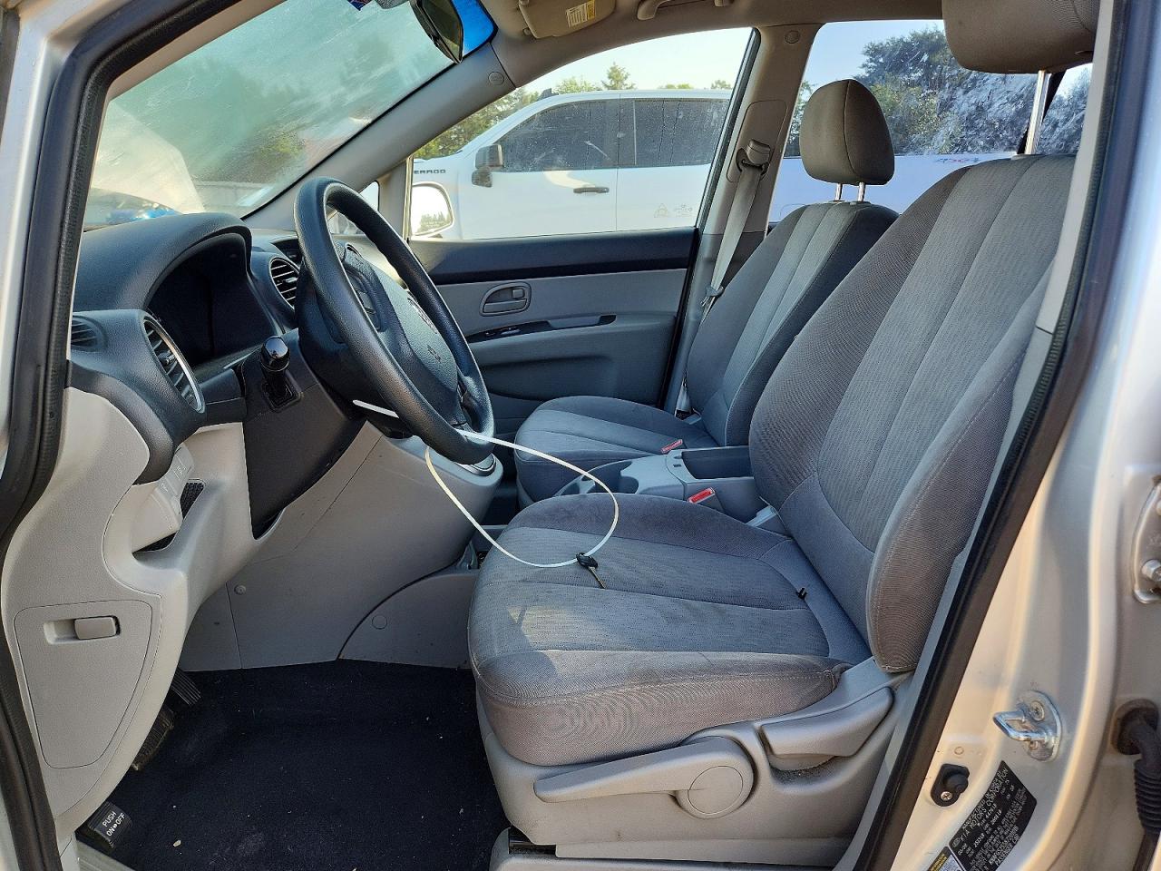 2008 Kia Rondo Lx Silver vin: KNAFG525587201016
