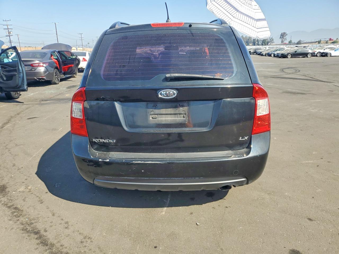 2007 Kia Rondo Lx Black vin: KNAFG525677089759
