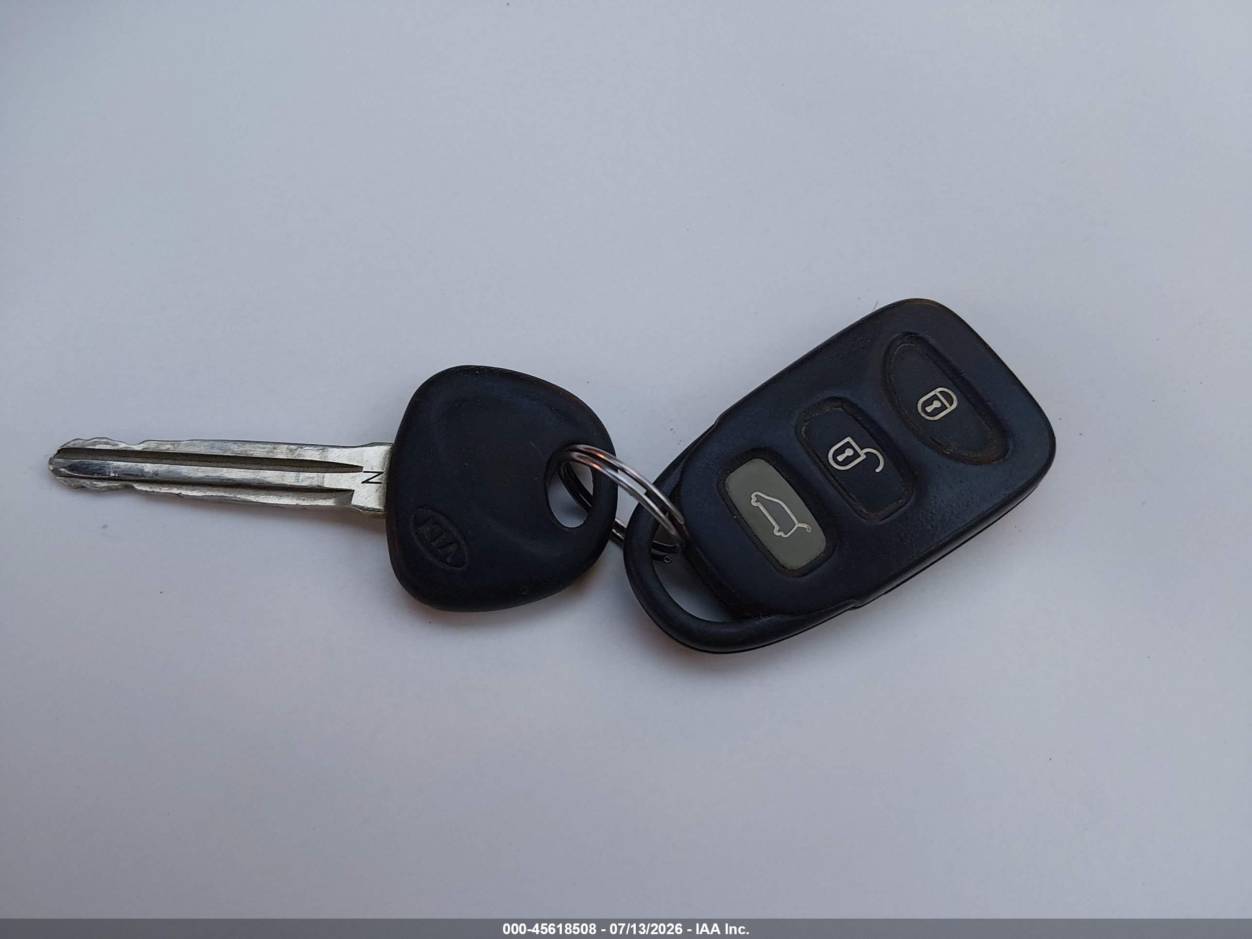 2007 Kia Rondo Lx Gold vin: KNAFG525677121576