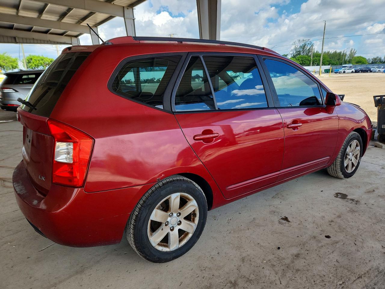 2007 Kia Rondo Lx Red vin: KNAFG525X77052486