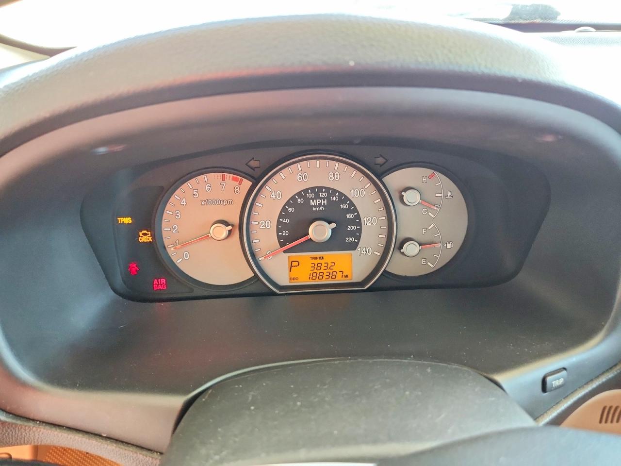 2007 Kia Rondo Lx Red vin: KNAFG525X77052486