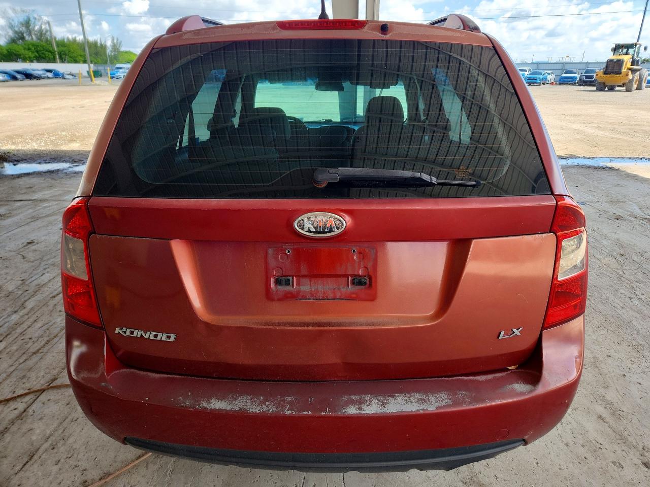 2007 Kia Rondo Lx Red vin: KNAFG525X77052486
