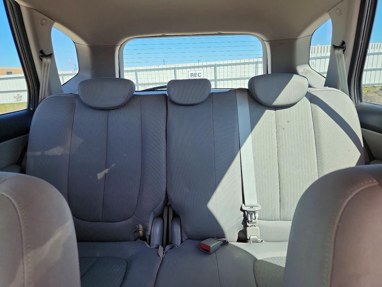 2008 Kia Rondo Lx Gray vin: KNAFG526087182870