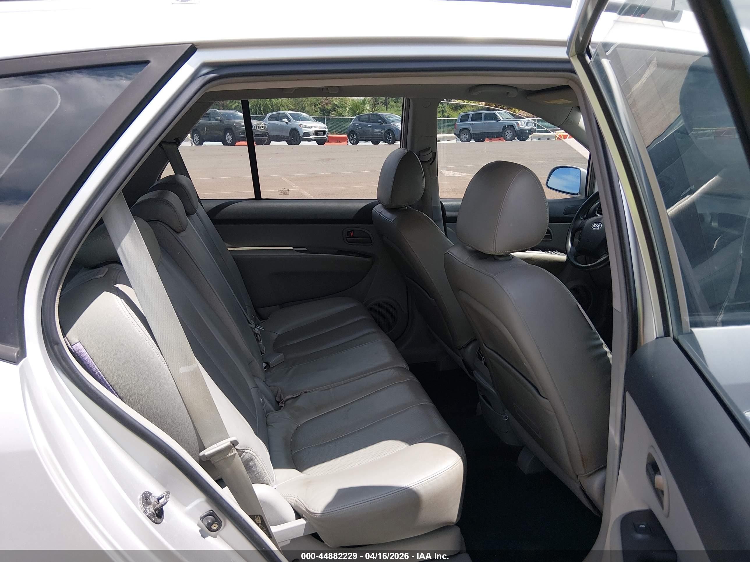 2007 Kia Rondo Ex V6 Blue vin: KNAFG526177104368