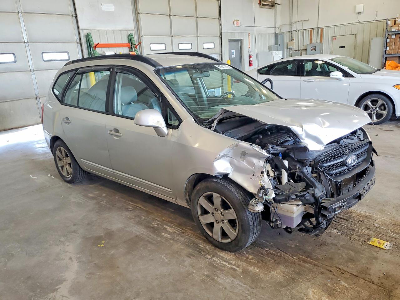 2008 Kia Rondo Lx Серебряный vin: KNAFG526287182966