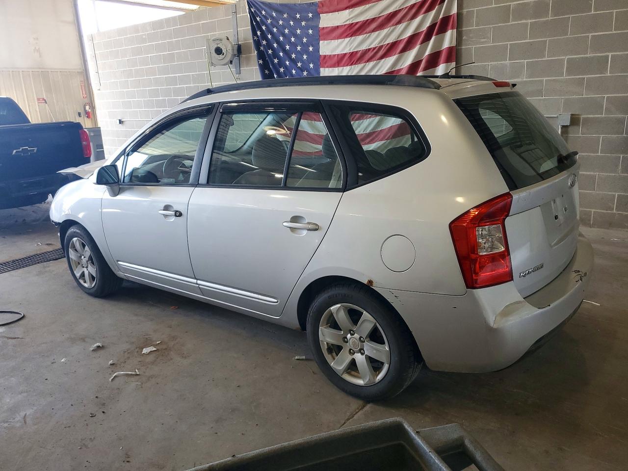 2008 Kia Rondo Lx Серебряный vin: KNAFG526287182966