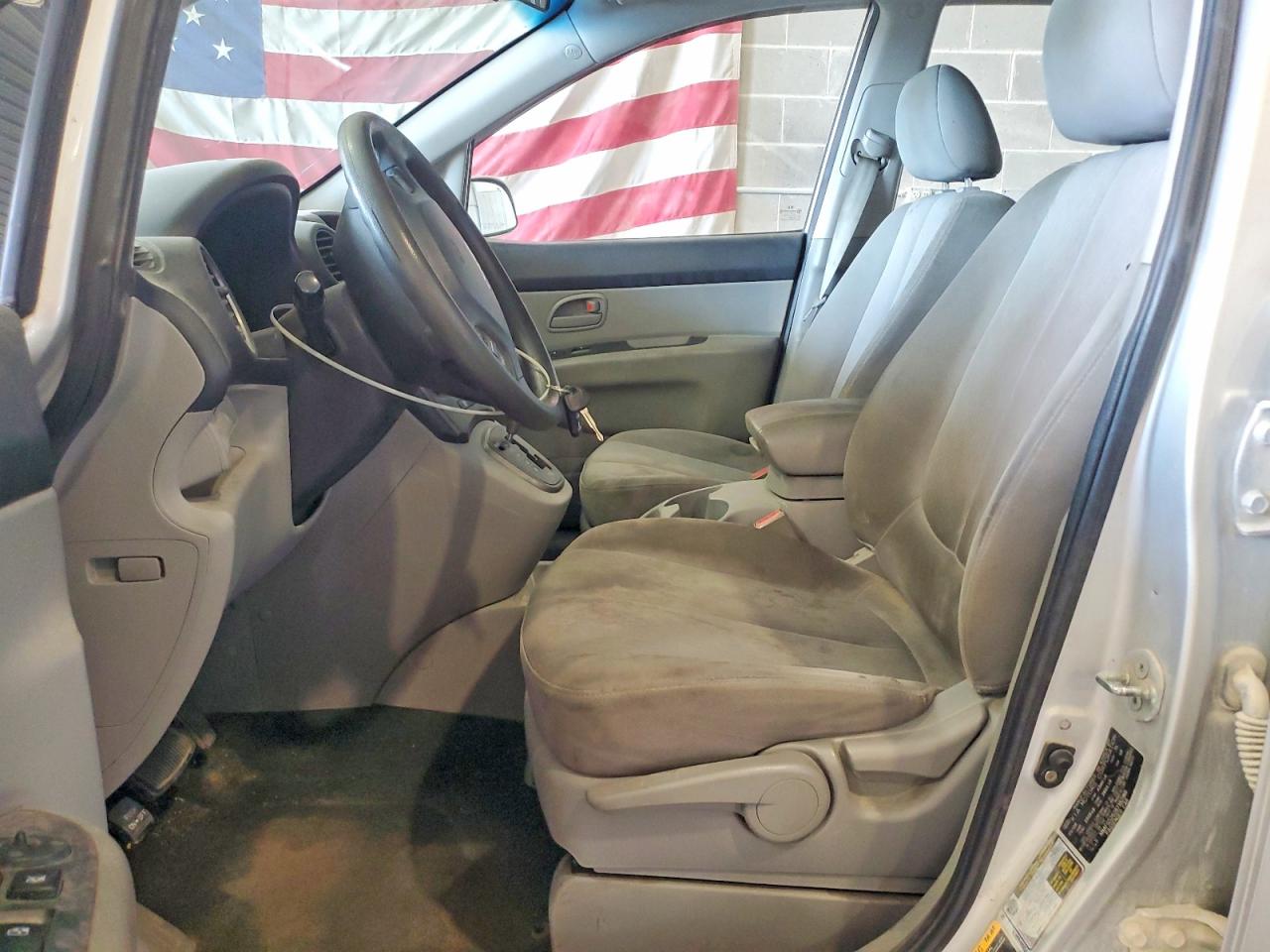 2008 Kia Rondo Lx Серебряный vin: KNAFG526287182966