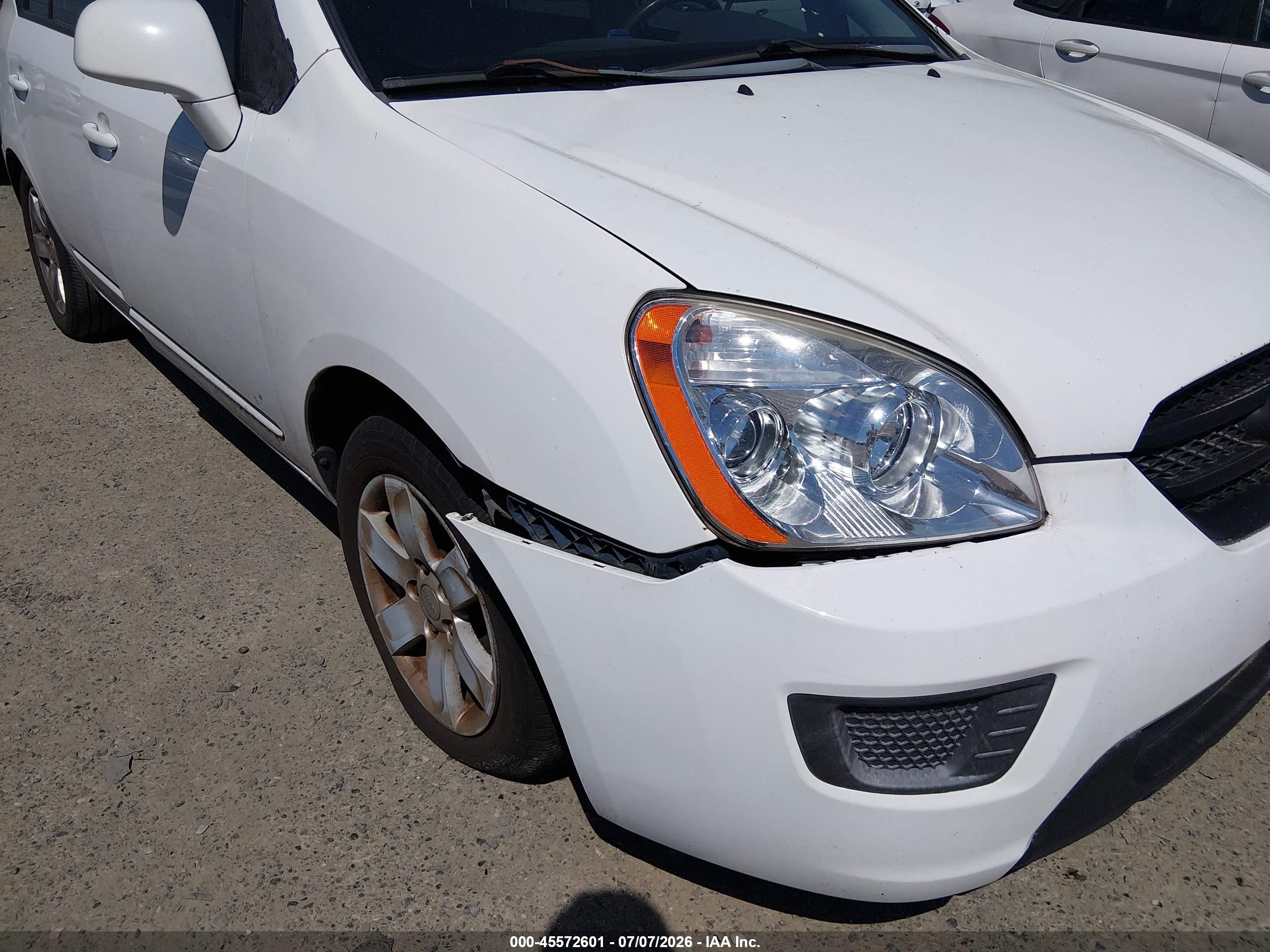 2007 Kia Rondo Lx V6 Белый vin: KNAFG526377104565