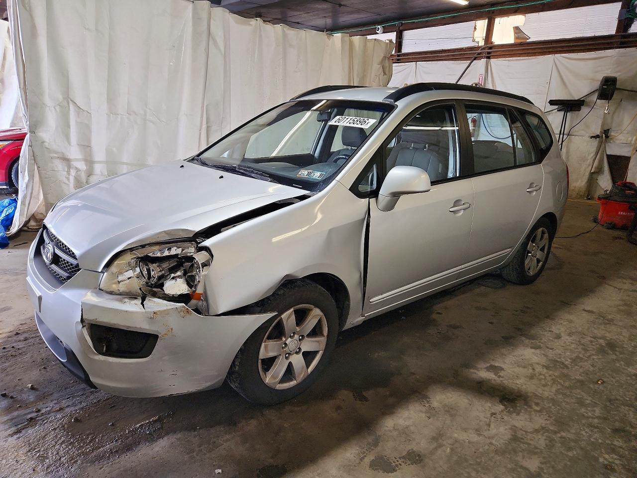 2008 Kia Rondo Lx Серебряный vin: KNAFG526487133591