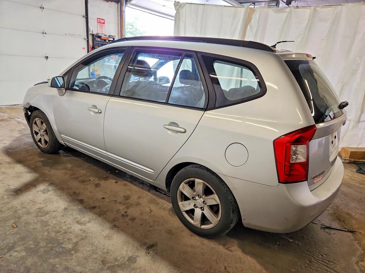 2008 Kia Rondo Lx Серебряный vin: KNAFG526487133591