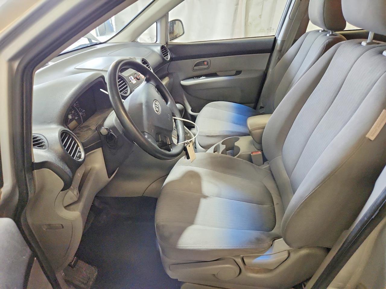 2008 Kia Rondo Lx Серебряный vin: KNAFG526487133591