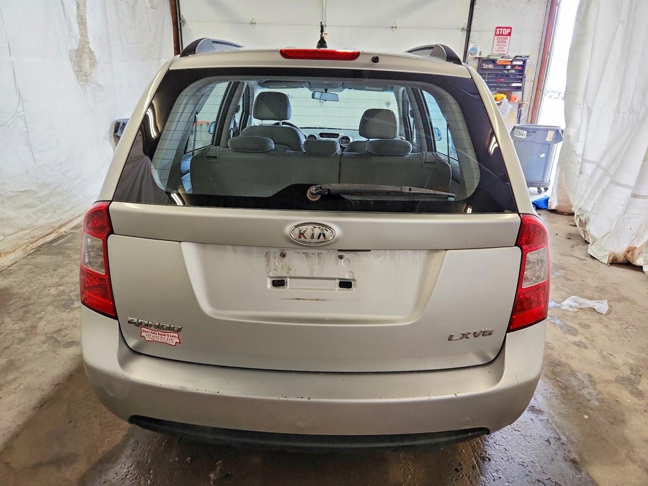 2008 Kia Rondo Lx Серебряный vin: KNAFG526487133591