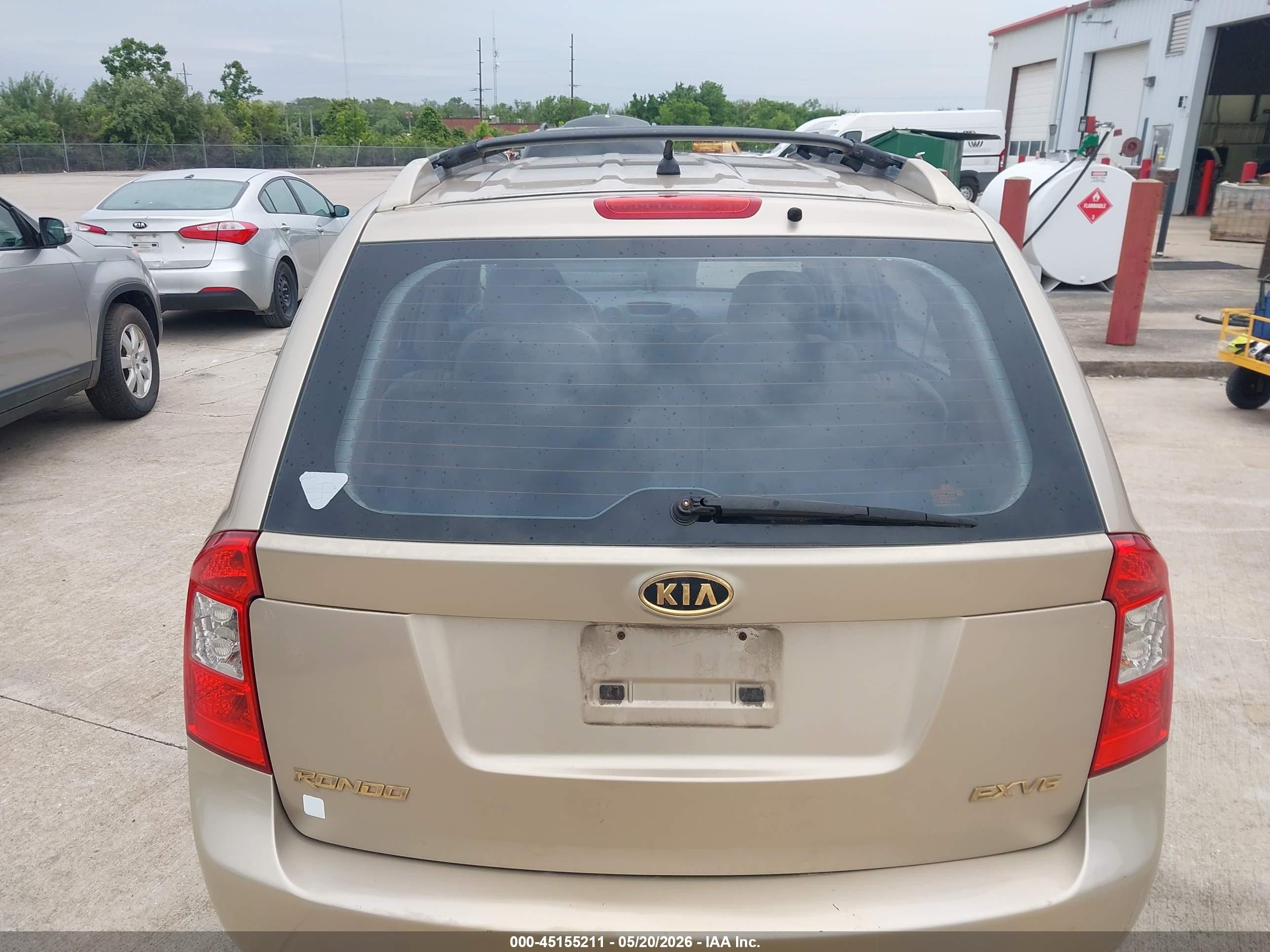 2007 Kia Rondo Ex V6 Gold vin: KNAFG526577053635