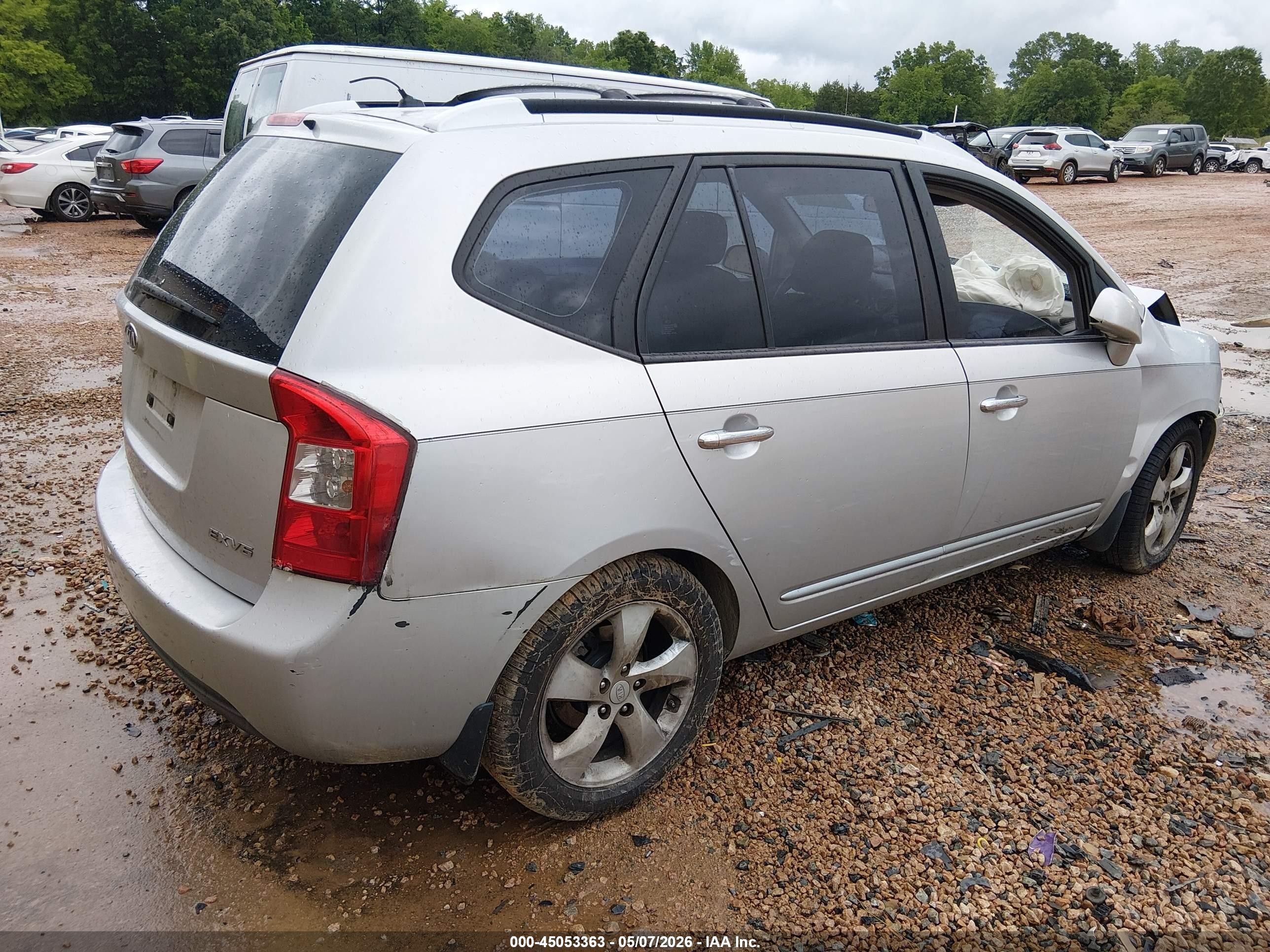 2007 Kia Rondo Ex V6 Silver vin: KNAFG526577120167