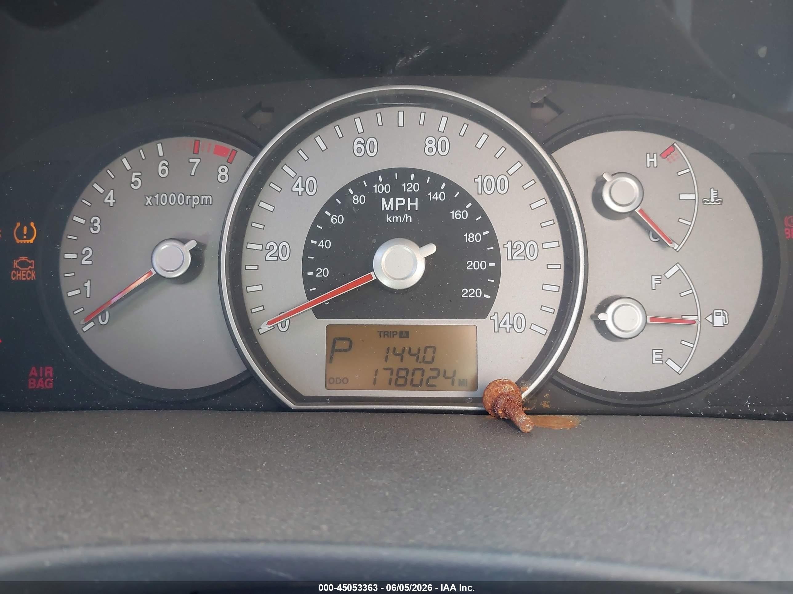 2007 Kia Rondo Ex V6 Silver vin: KNAFG526577120167