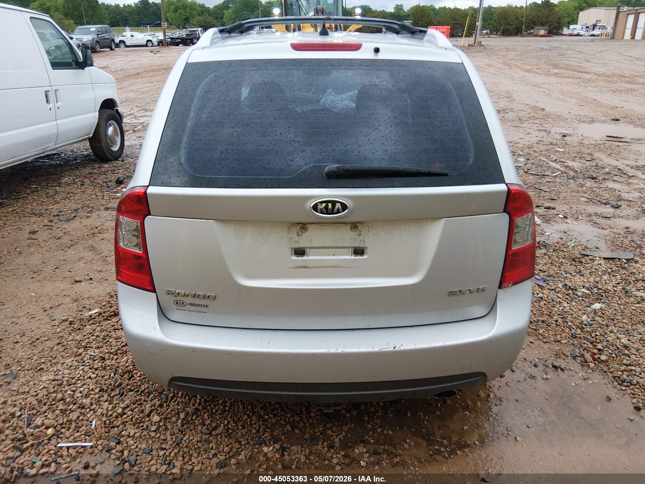 2007 Kia Rondo Ex V6 Silver vin: KNAFG526577120167