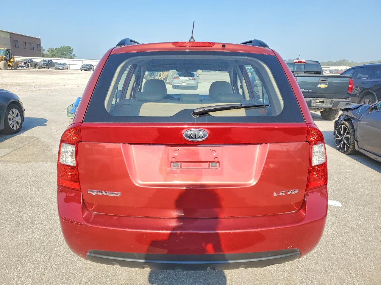 2008 Kia Rondo Lx Red vin: KNAFG526587144552