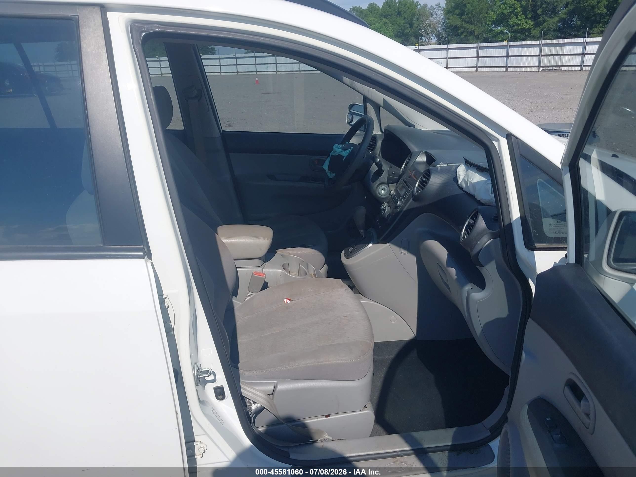 2008 Kia Rondo Lx V6 White vin: KNAFG526587151470