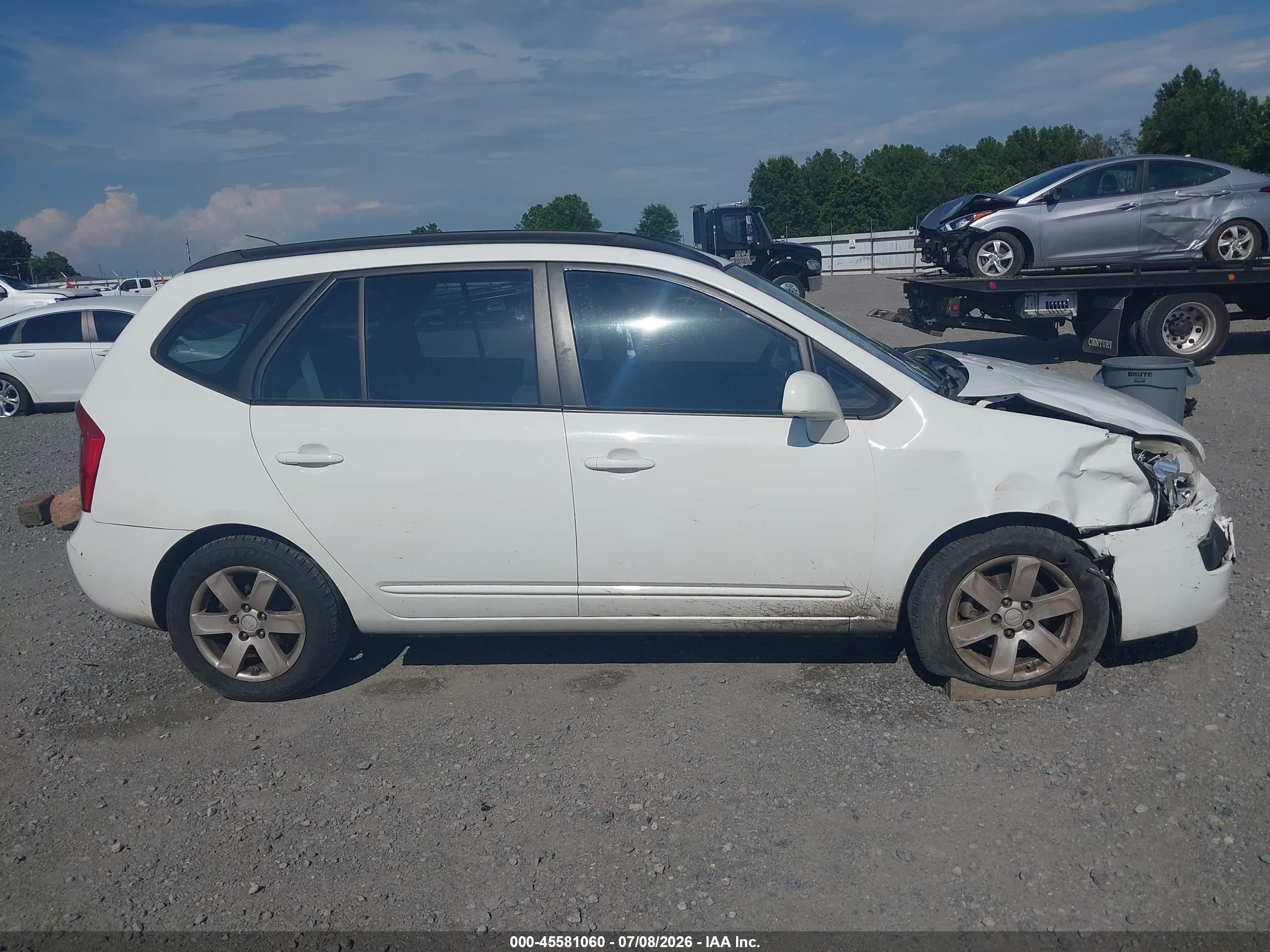 2008 Kia Rondo Lx V6 White vin: KNAFG526587151470