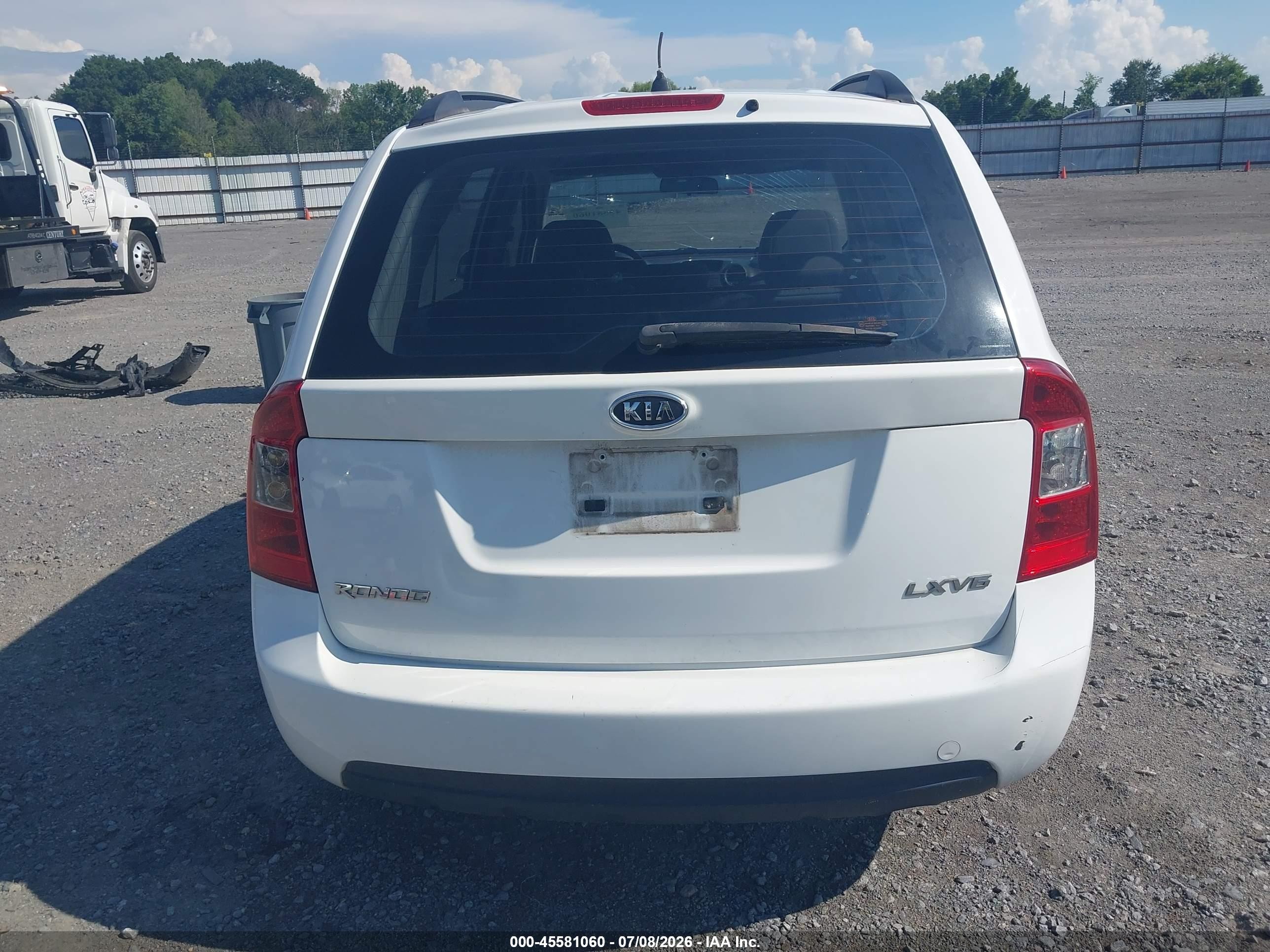 2008 Kia Rondo Lx V6 White vin: KNAFG526587151470