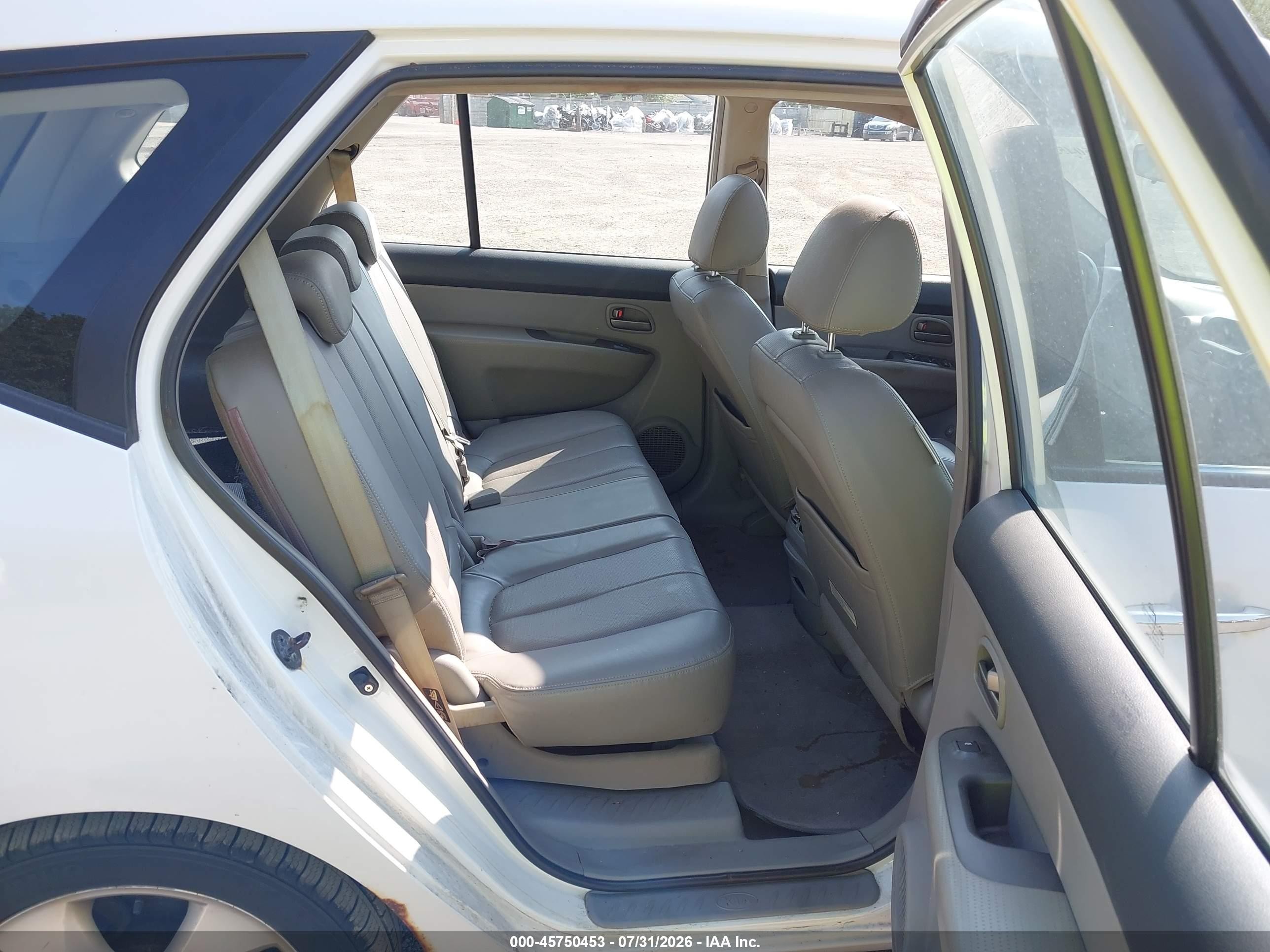 2007 Kia Rondo Ex V6 White vin: KNAFG526777069920