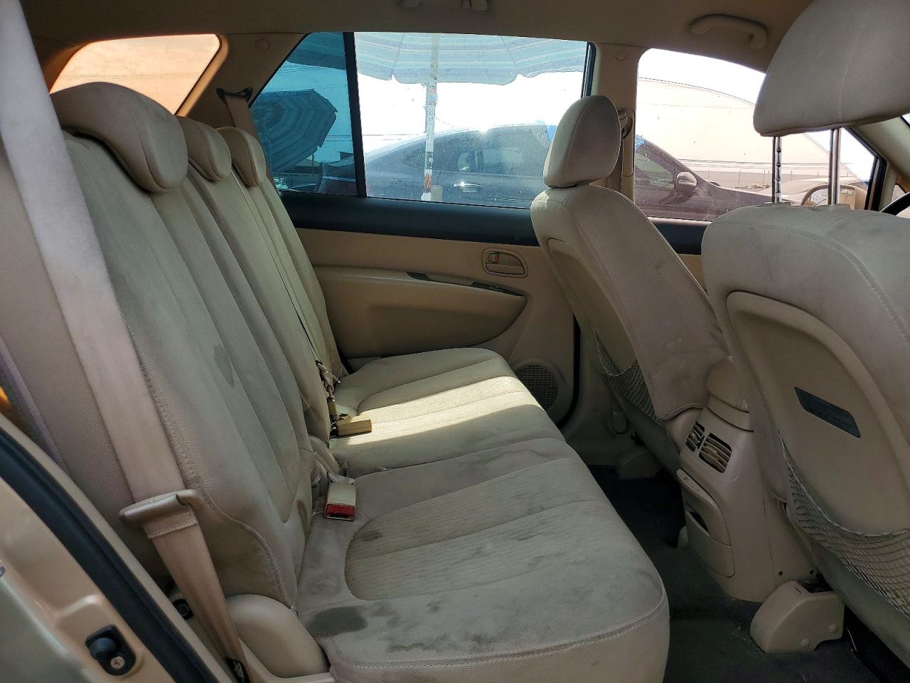 2008 Kia Rondo Lx Beige vin: KNAFG526787174152