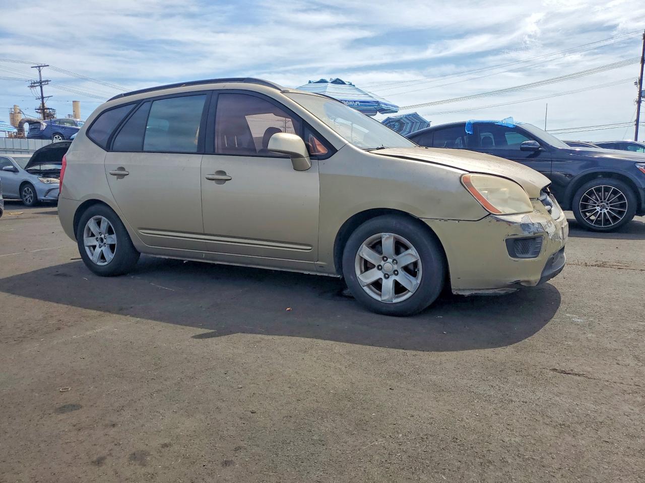 2008 Kia Rondo Lx Beige vin: KNAFG526787174152