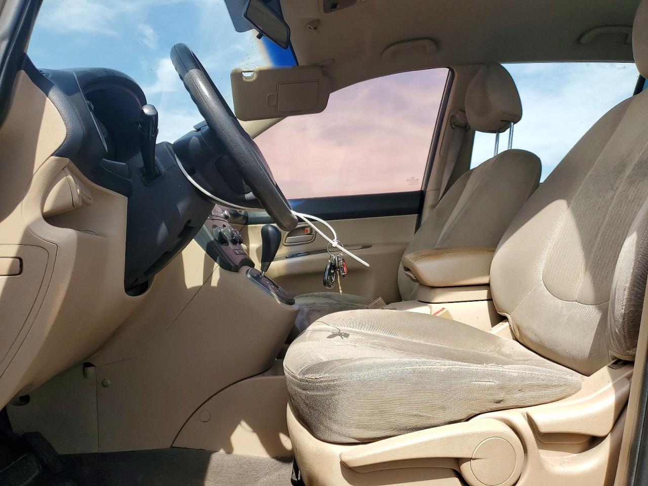 2008 Kia Rondo Lx Beige vin: KNAFG526787174152