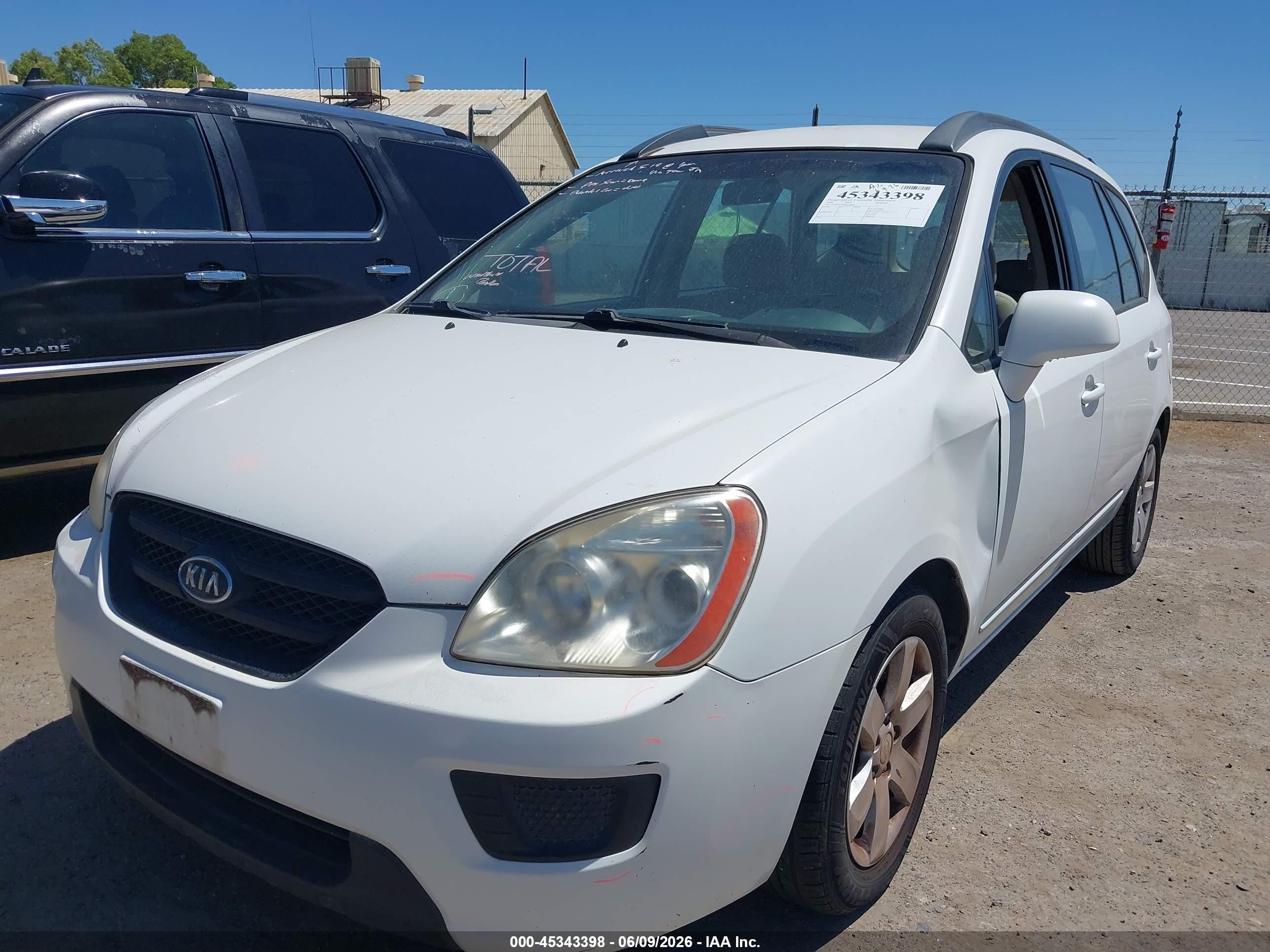 2008 Kia Rondo Lx V6 White vin: KNAFG526887125848