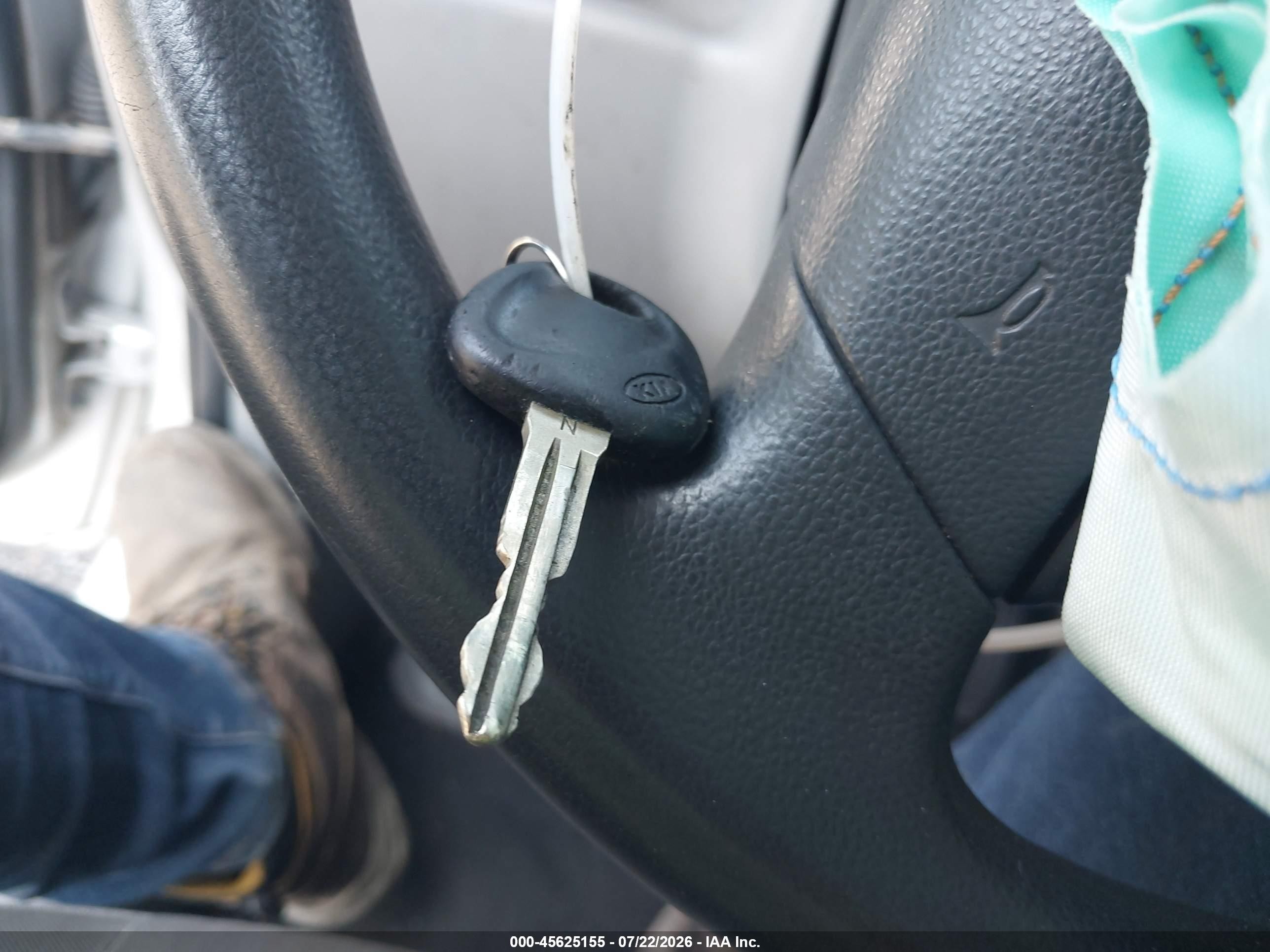 2008 Kia Rondo Lx V6 Серебряный vin: KNAFG526887131195