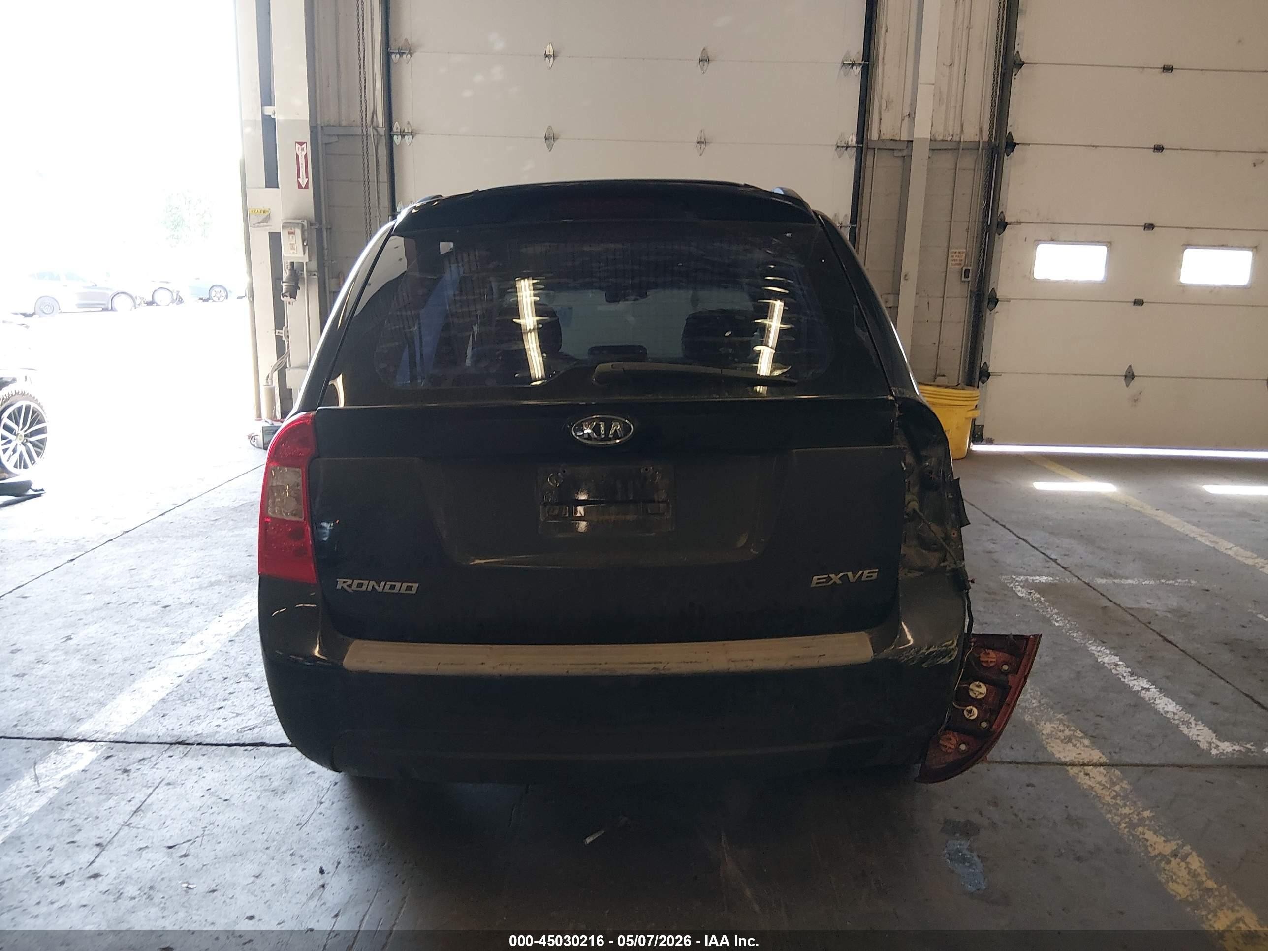 2008 Kia Rondo Ex V6 Black vin: KNAFG526887167209