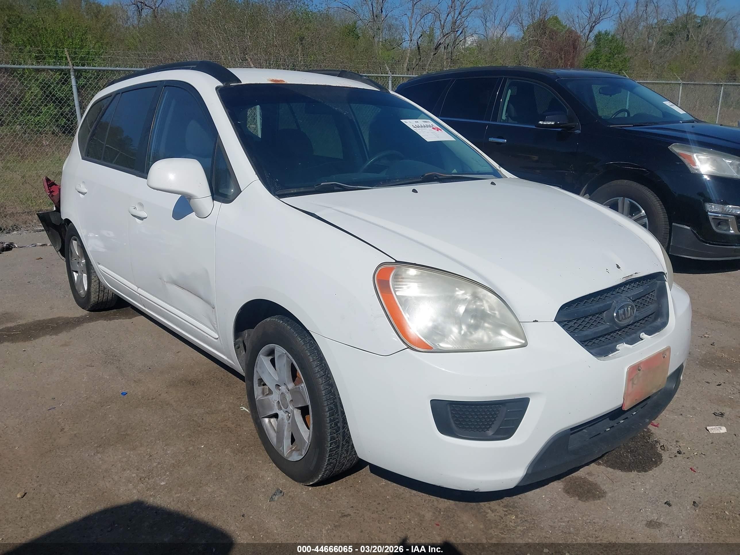 2008 Kia Rondo Lx V6 White vin: KNAFG526X87136592