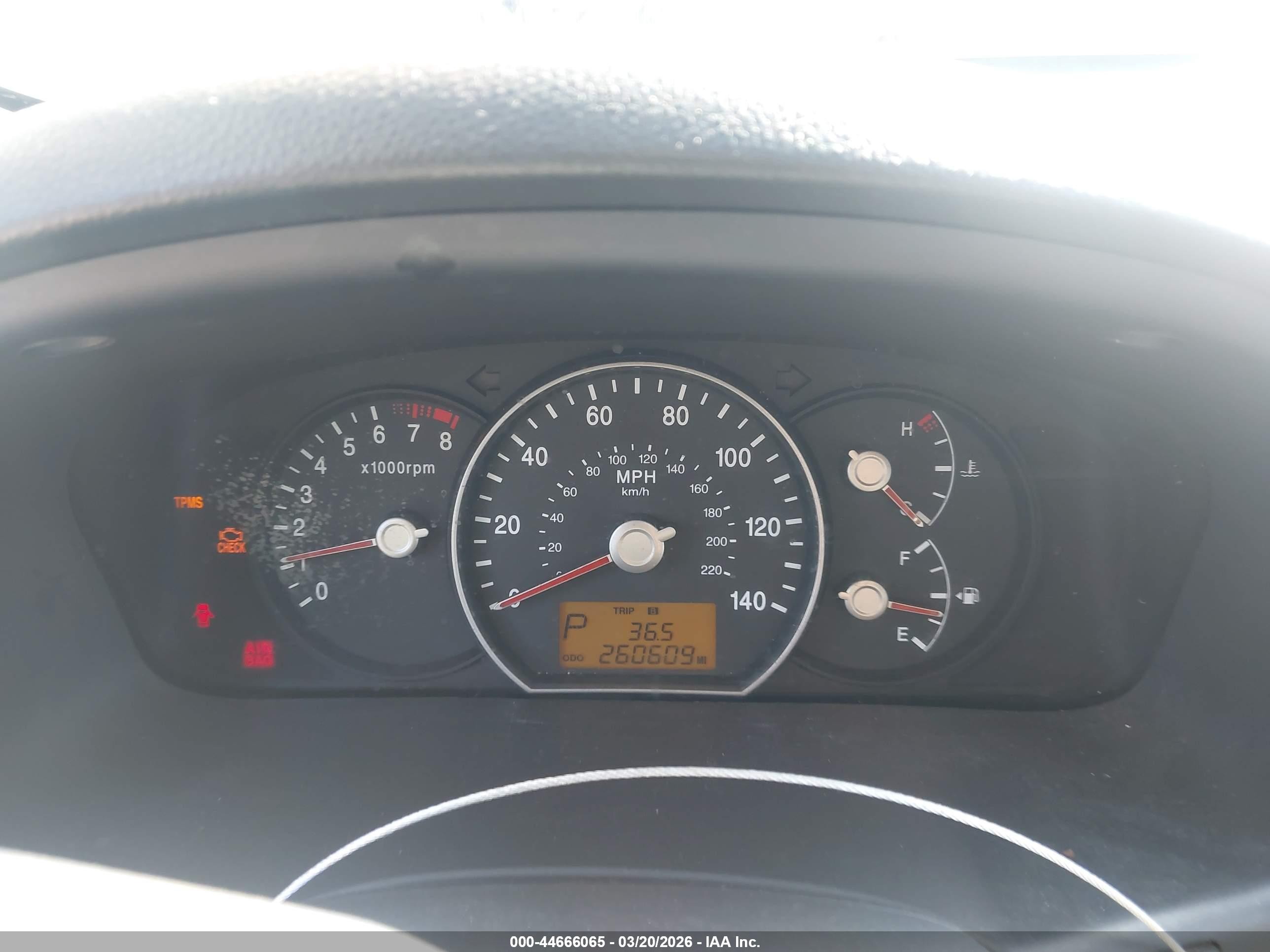 2008 Kia Rondo Lx V6 White vin: KNAFG526X87136592
