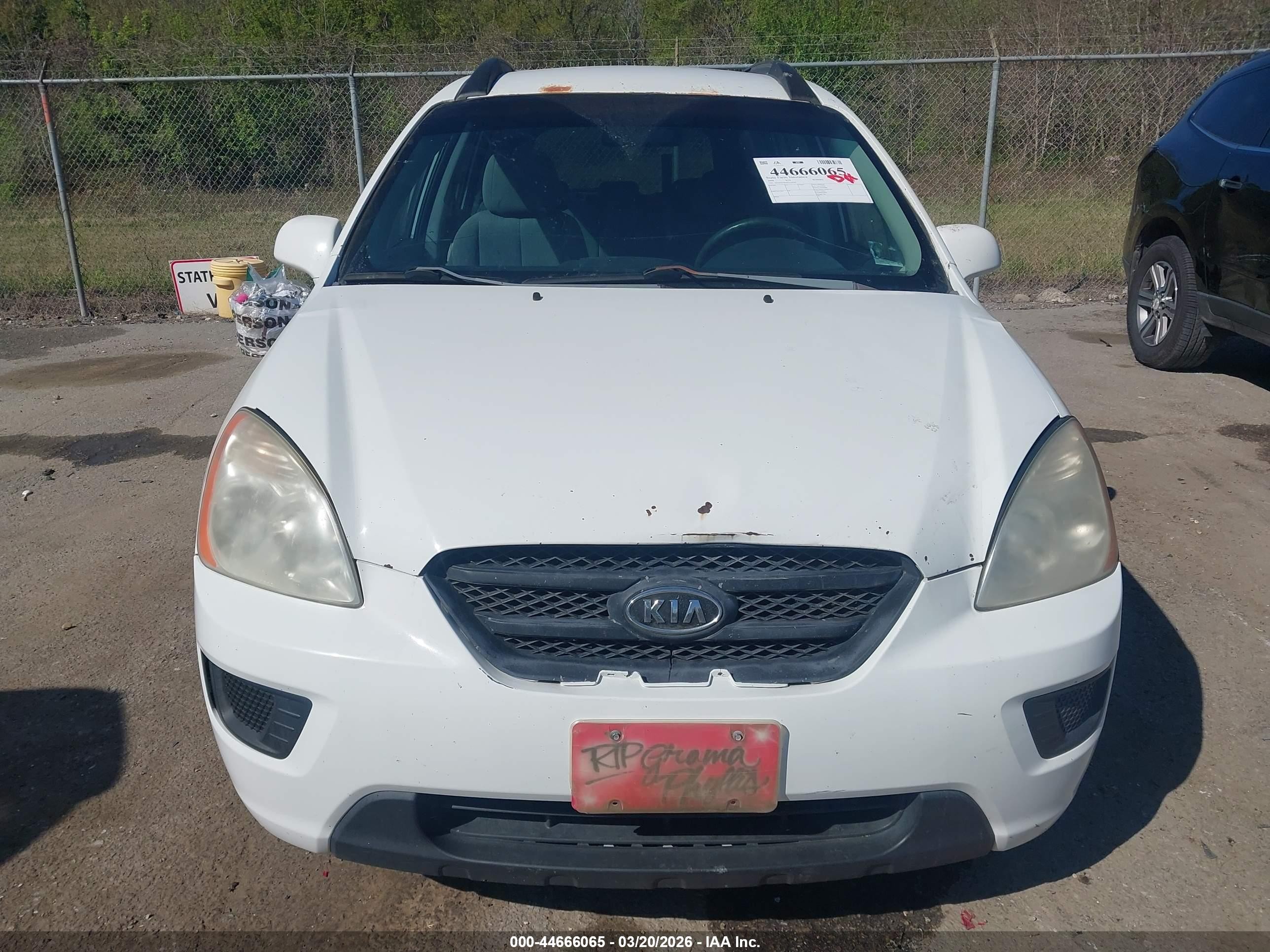 2008 Kia Rondo Lx V6 White vin: KNAFG526X87136592