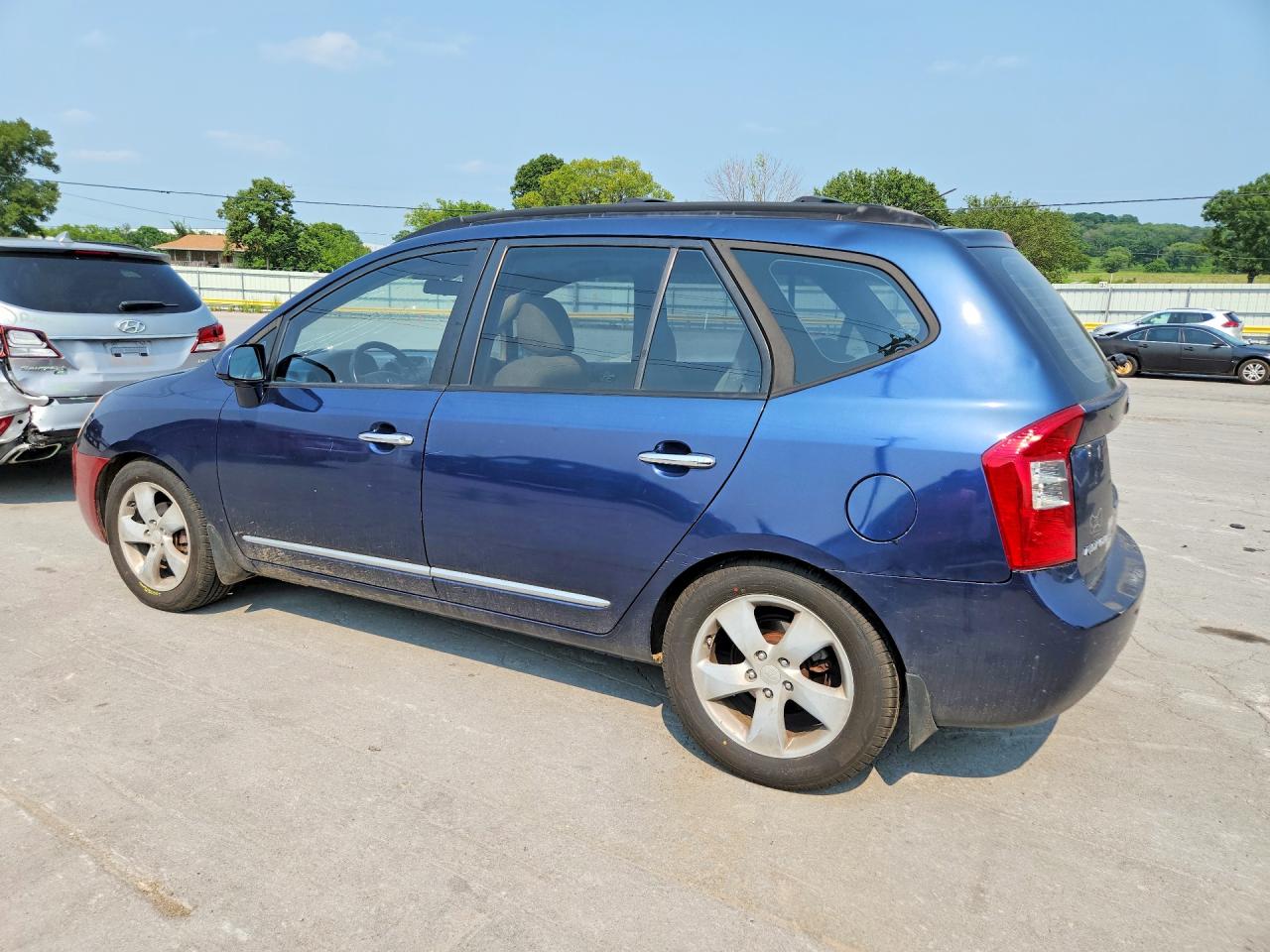 2008 Kia Rondo Lx Blue vin: KNAFG526X87156471