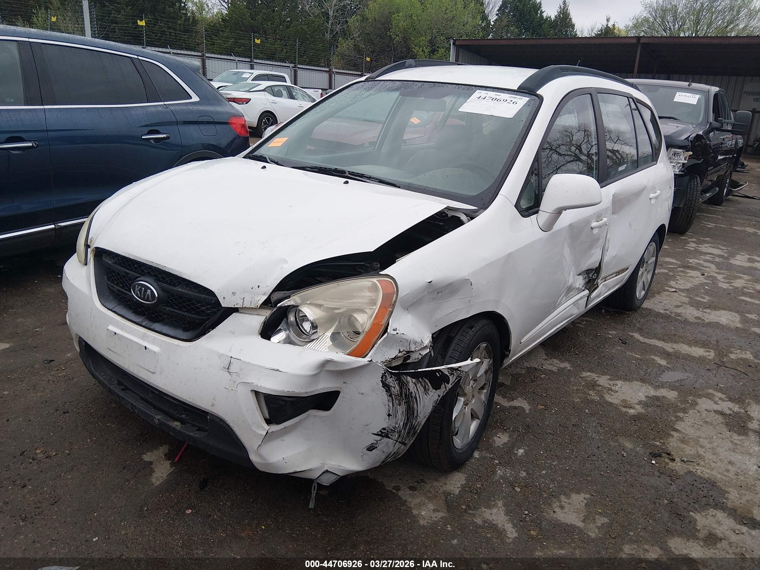 2008 Kia Rondo Lx V6 Белый vin: KNAFG526X87169155